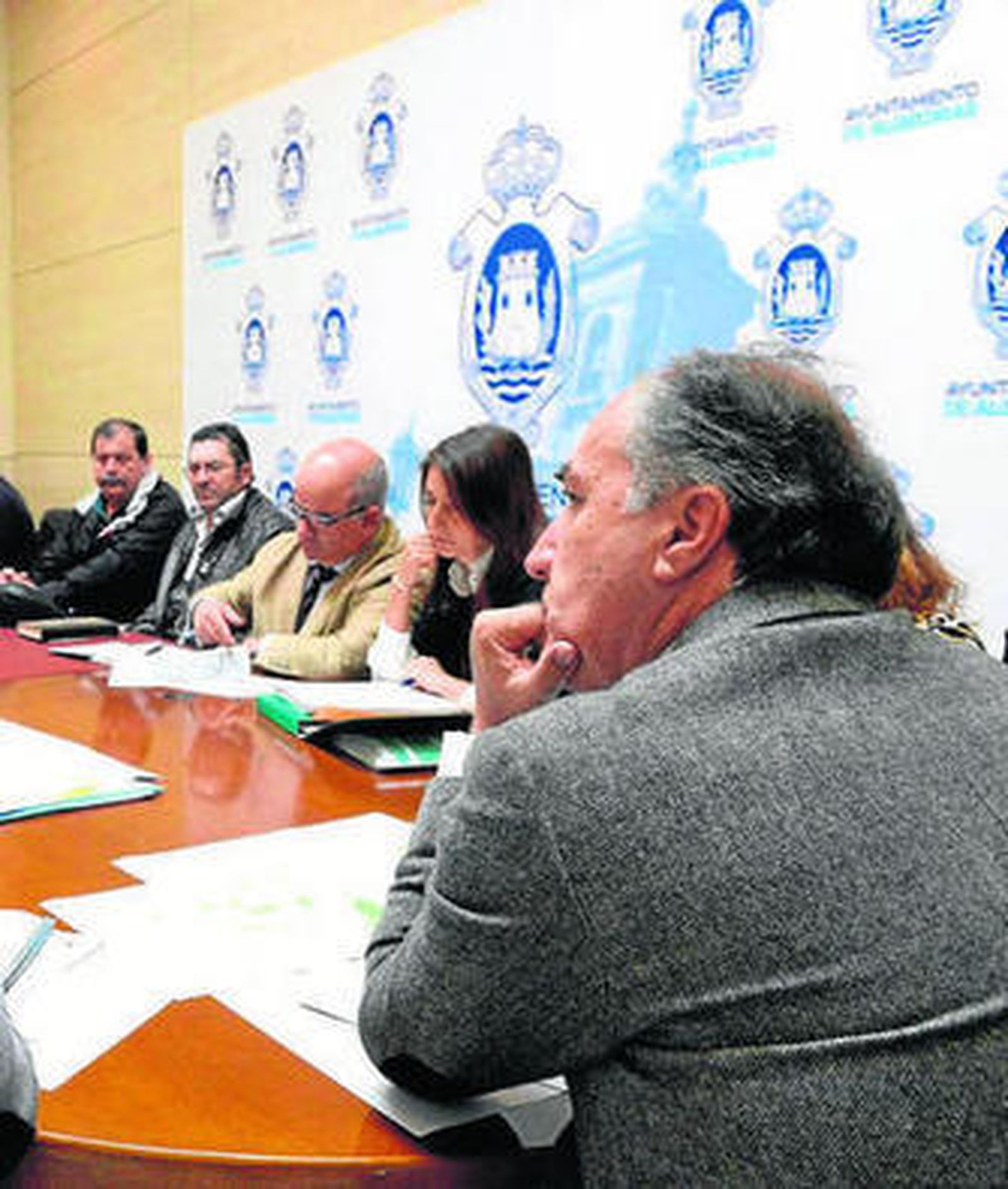 Imagen de la reunión celebrada ayer en el Ayuntamiento.