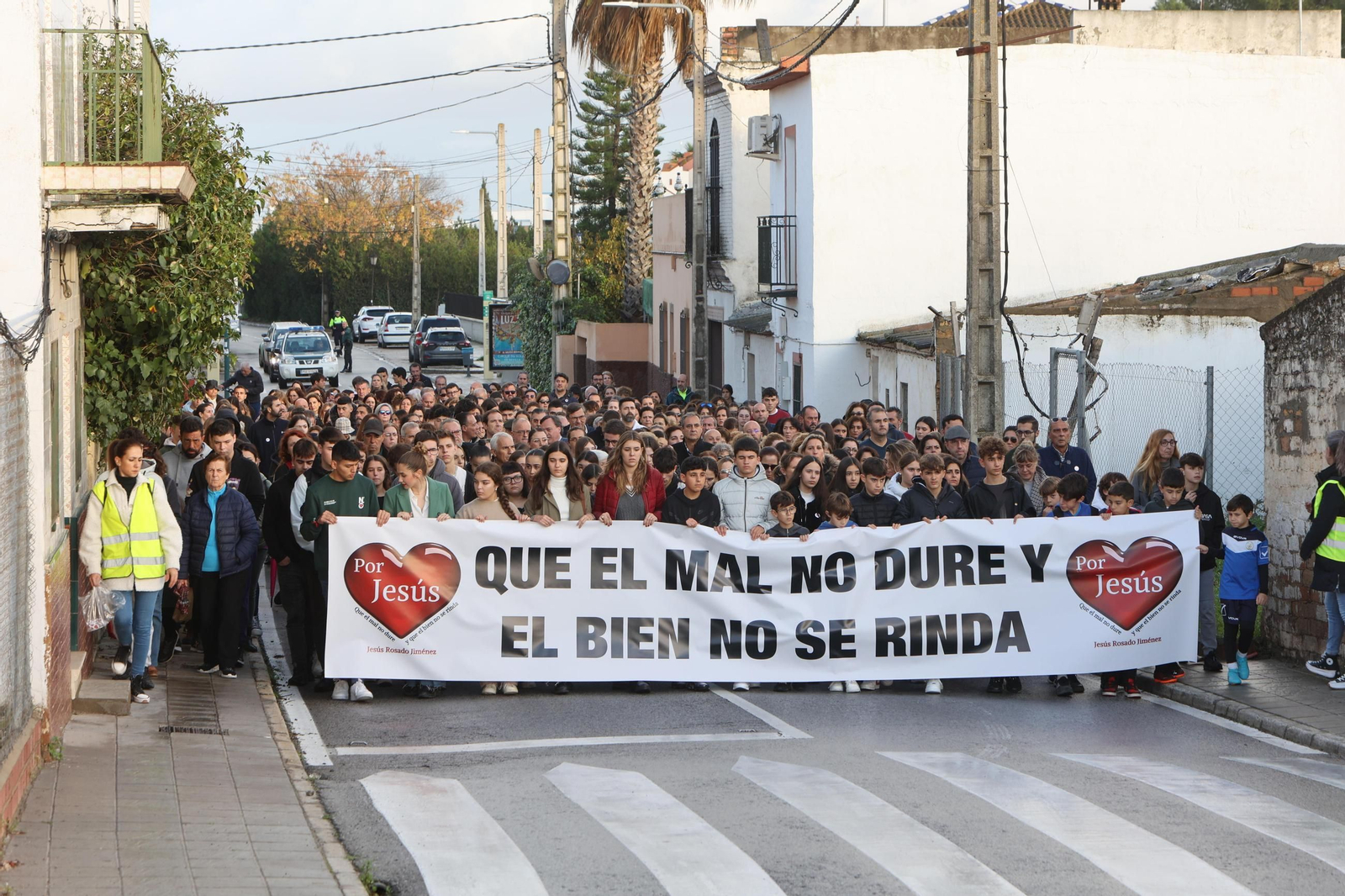 Manifestación por las calles de Palomares del río en memoria de Jesús Rosado Jiménez, en diciembre de 2022.