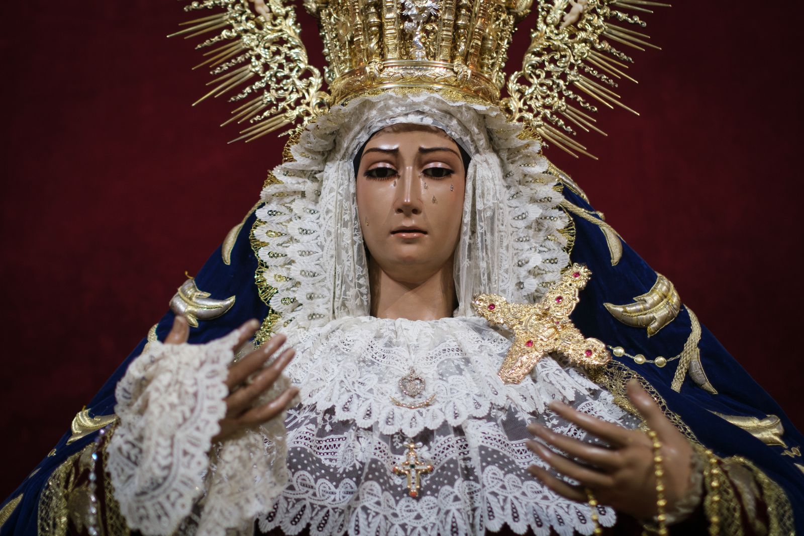 Las imágenes de la veneración a la Virgen de la Cabeza de las Siete Palabras