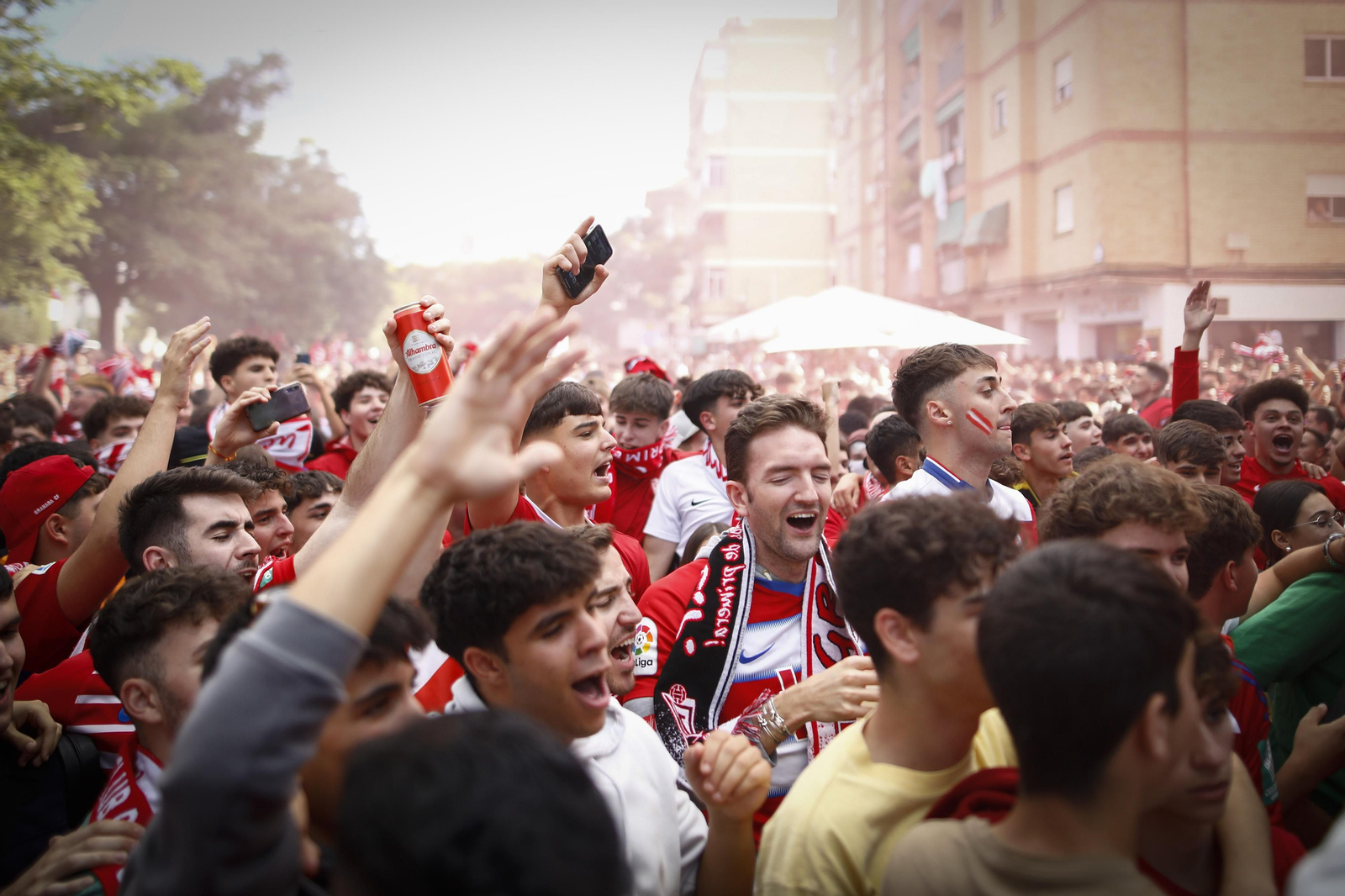 Así fue el recibimiento al Granada CF por su afición