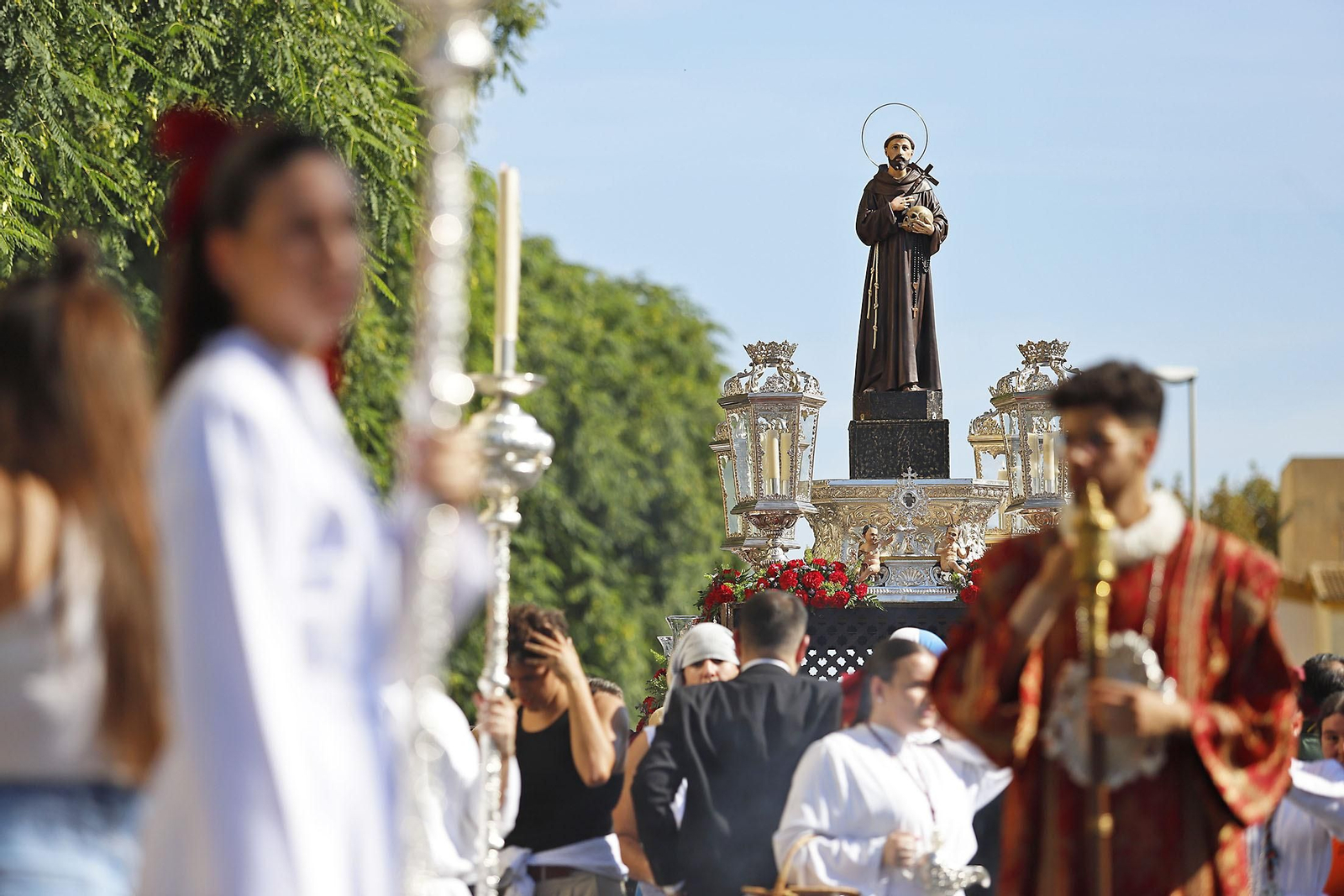 Imágenes de la procesión de San Francisco de Asís por las calles de Pérez Cubillas