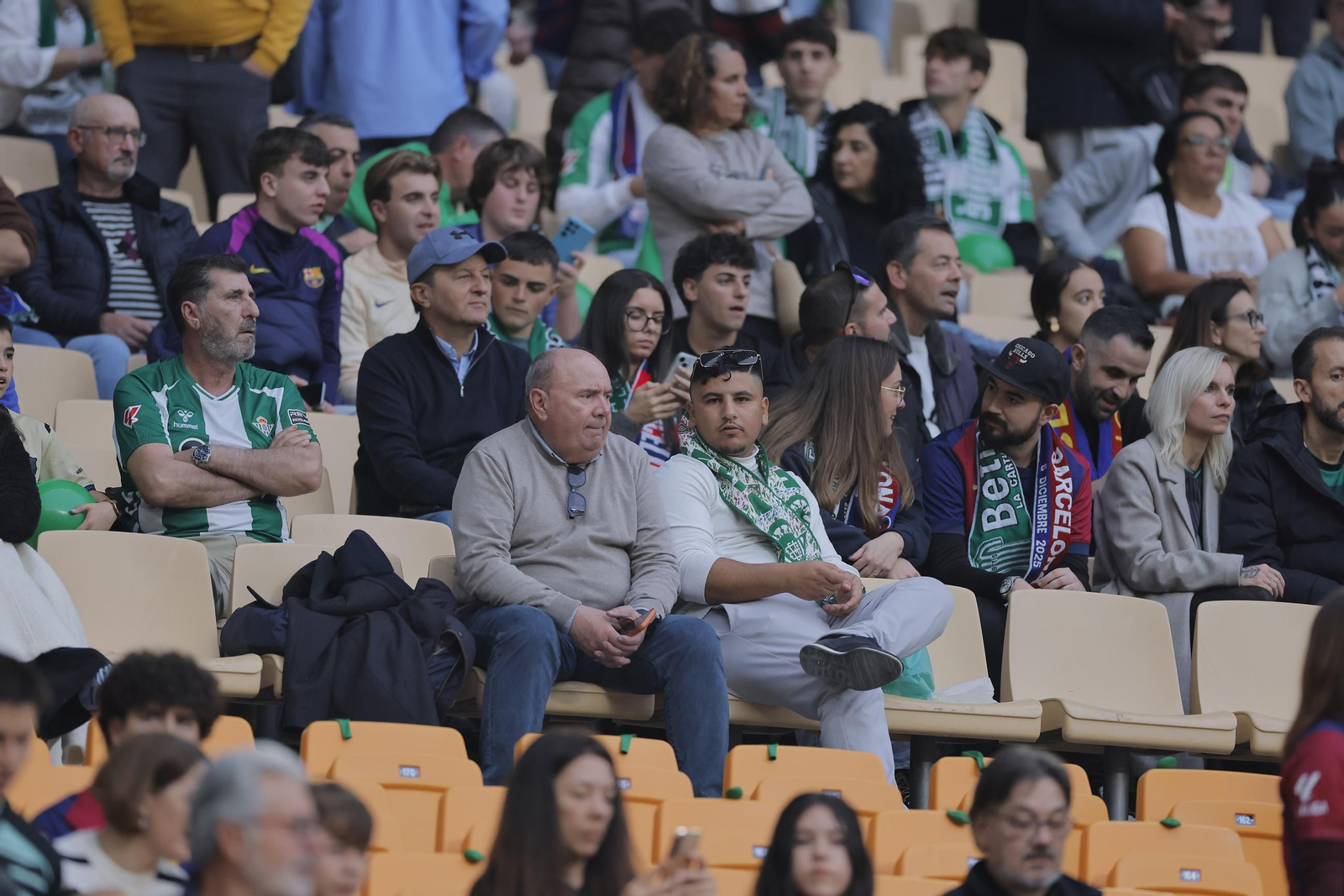 Búscate en las fotos del Betis - Barcelona