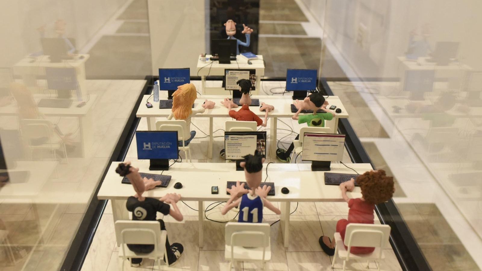 La exposición muestra cómo se trabaja en las distintas áreas de la entidad provincial