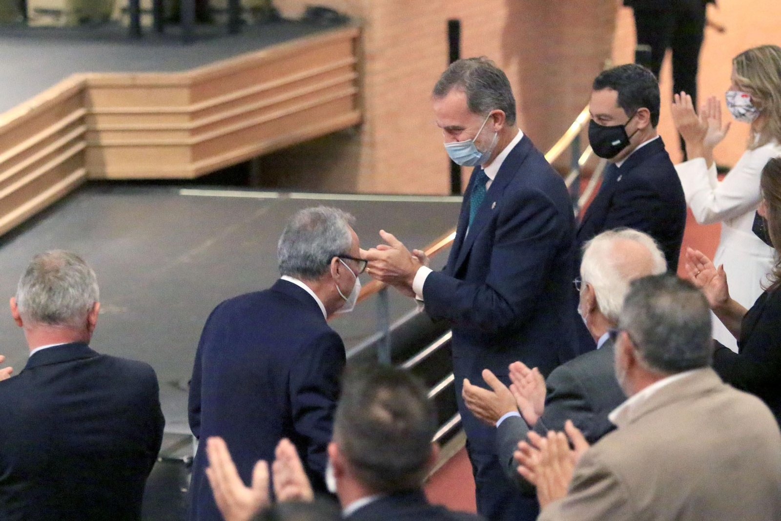 Fotogalería 'El Rey entrega el premio Reino de España a la Trayectora Empresarial a Paco Cosentino'