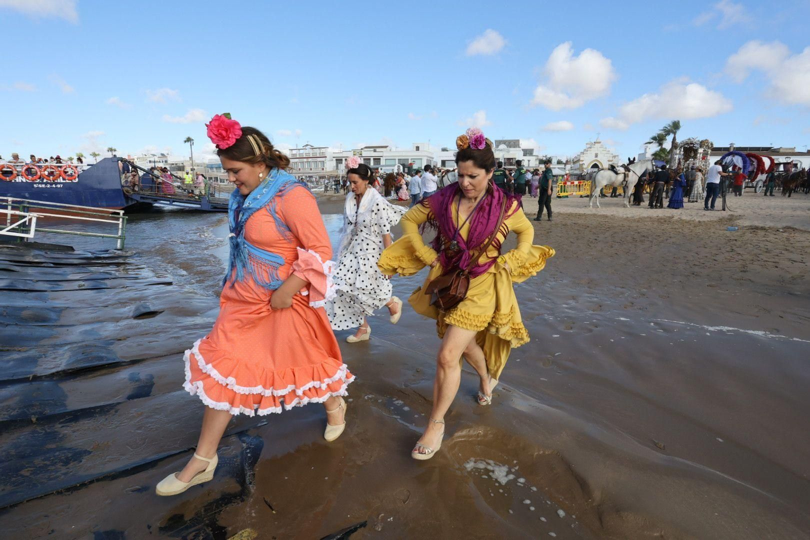 Imágenes del embarque de la Hermadad del Rocío de Jerez