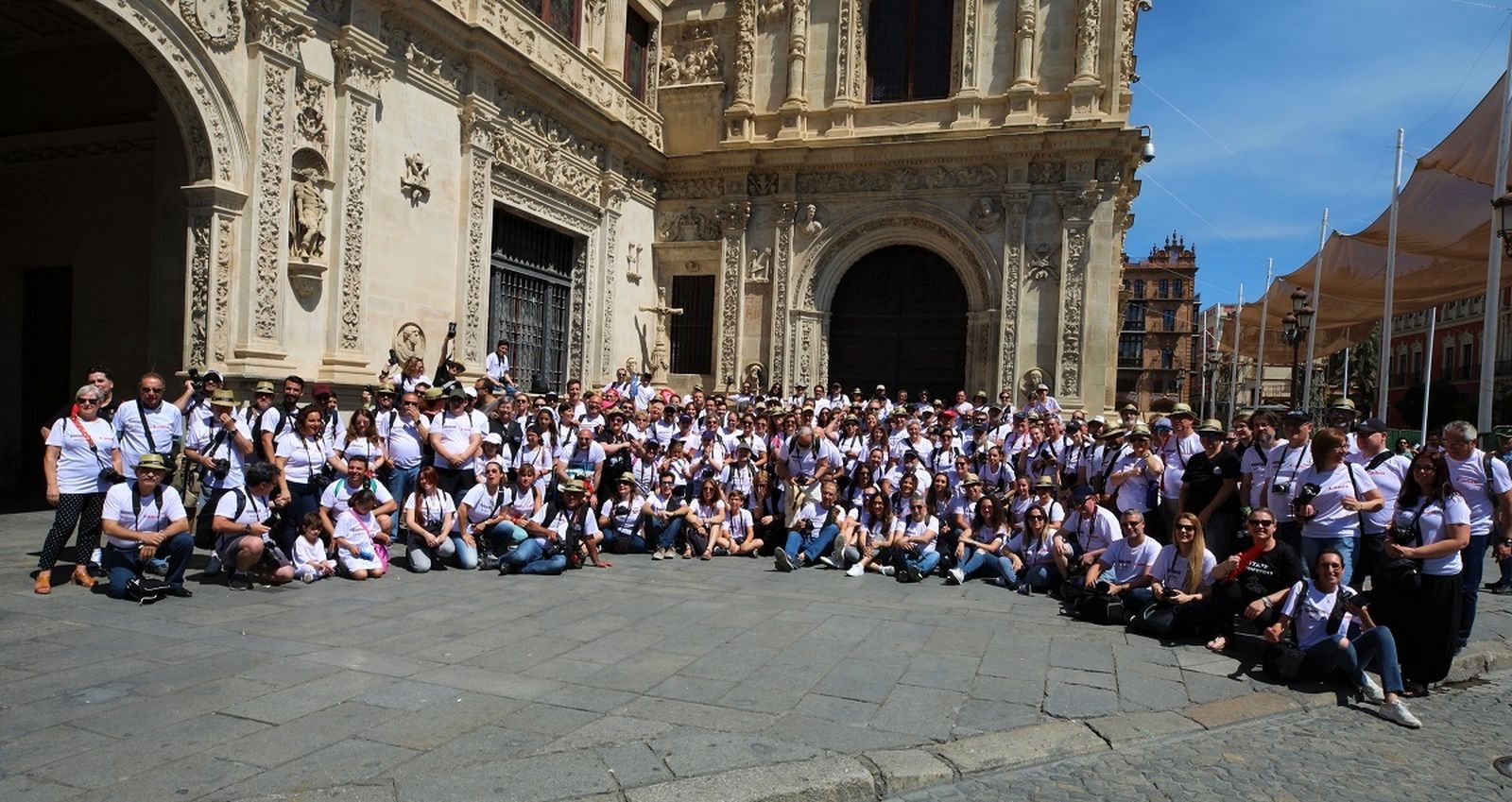 Imágen de los fotógrafos participantes en la 'gymkhana' de Photoquivir 2019 por el centro.