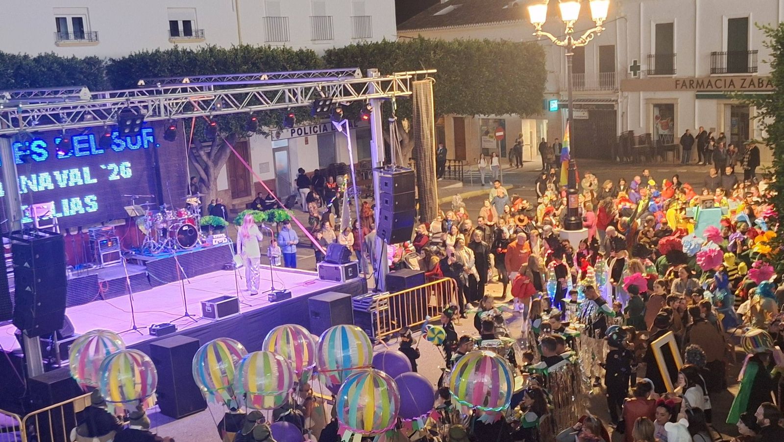 Dalías vio como sus calles se llenaban de vecinos y visitantes durante el Carnaval.