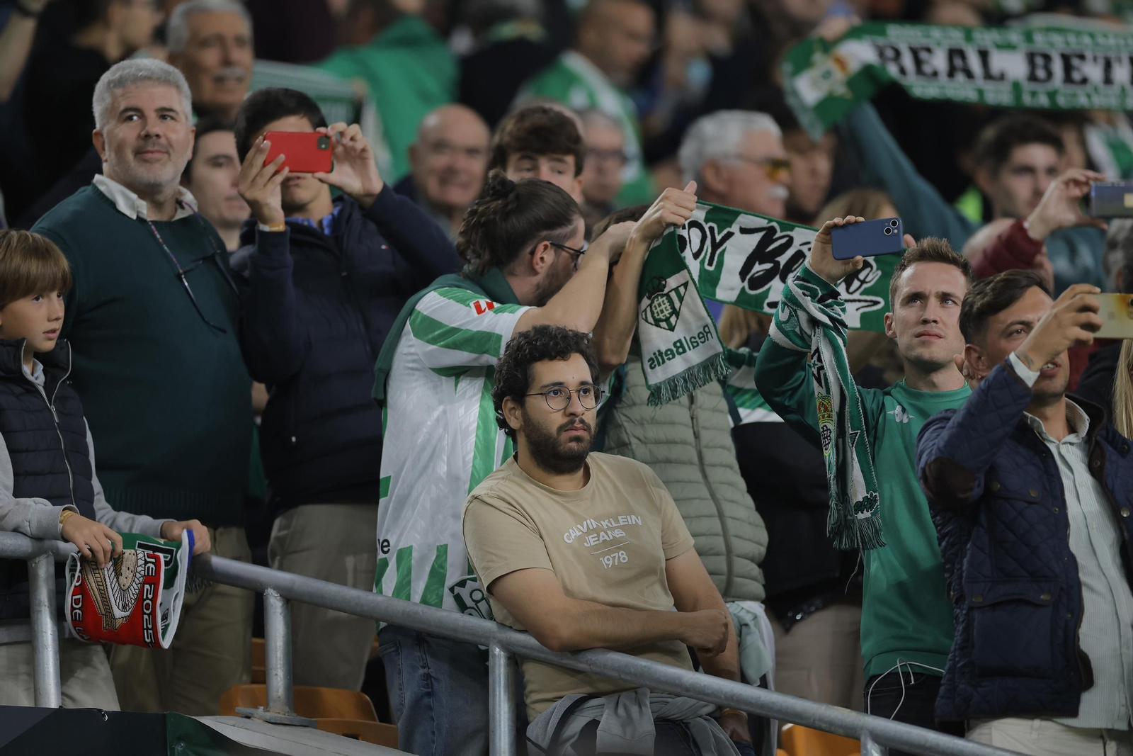 Búscate en las fotos del Betis - Olympique Lyonnais