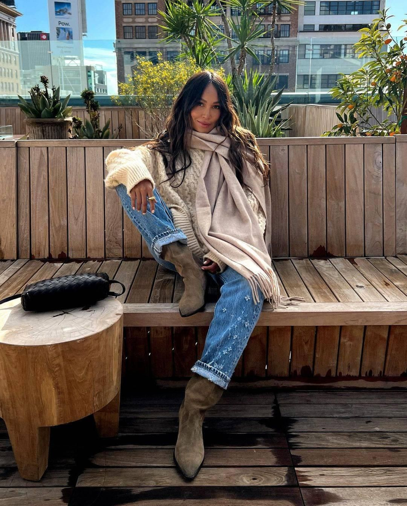 5 jerséis marrones y gustosos de Zara para modernizar un look clásico: Son elegantes, calentitos y suben de nivel vaqueros y pantalones de vestir. 5 jerséis marrones y gustosos de Zara para modernizar un look clásico: Son elegantes, calentitos y suben de nivel vaqueros y pantalones de vestir.