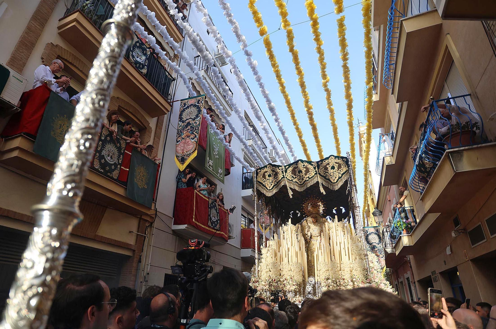 Imágenes de la procesión extraordinaria de la Virgen de la Esperanza por las calles de Huelva