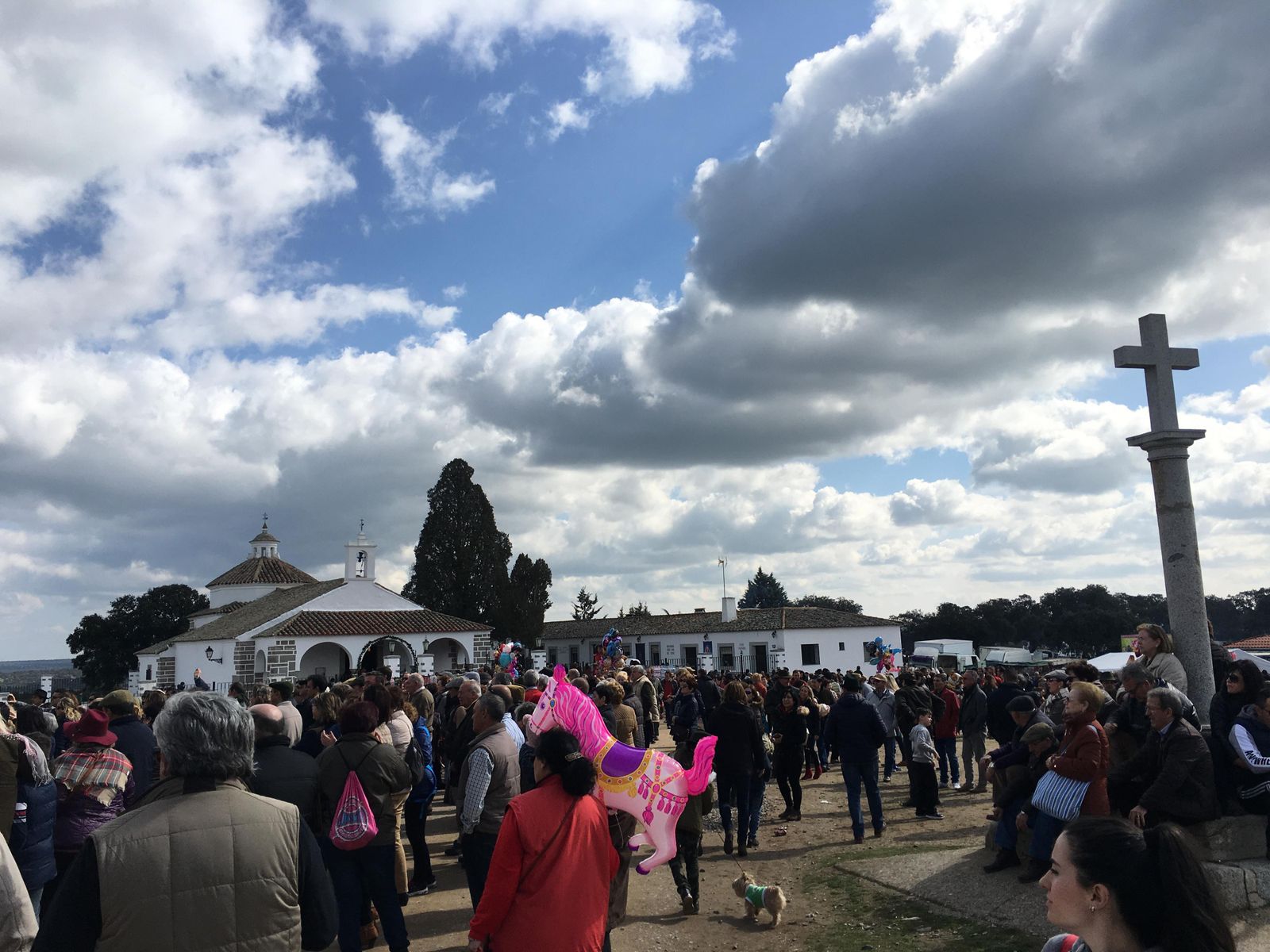 Miles de personas celebran la romería de la Virgen de Luna en Pozoblanco