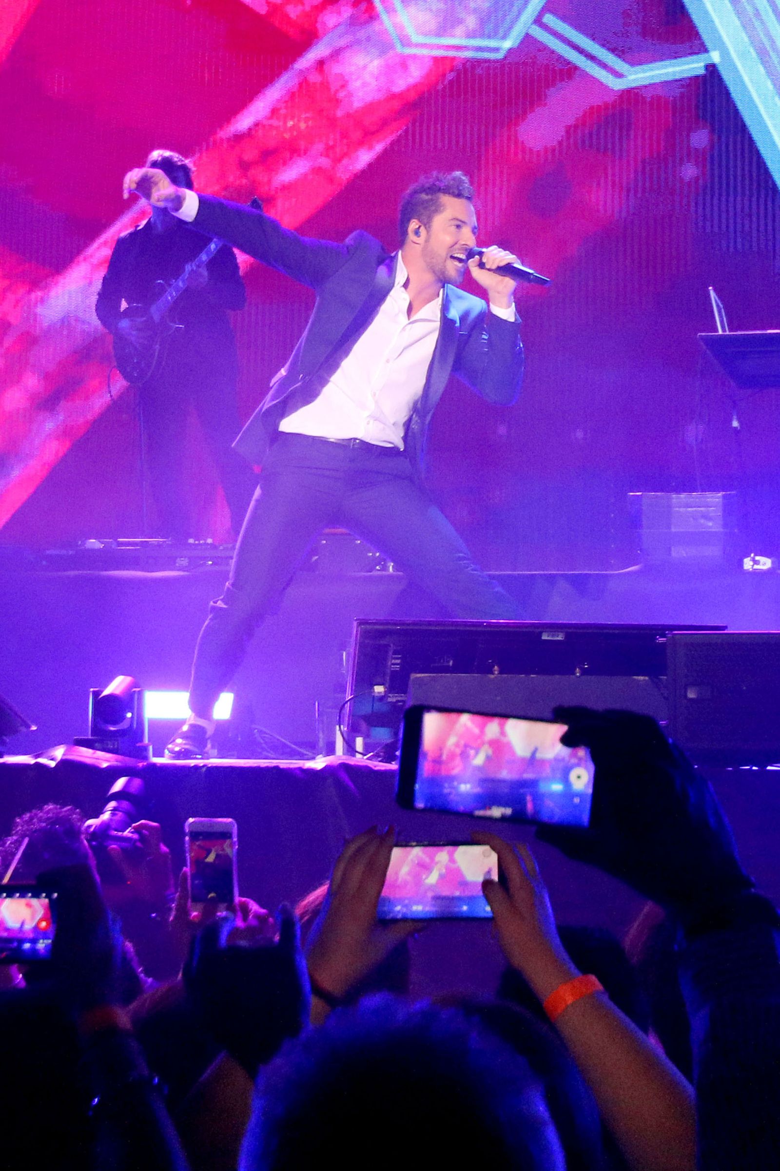 Las imágenes del concierto de Bisbal en la plaza de Toros de Roquetas de Mar