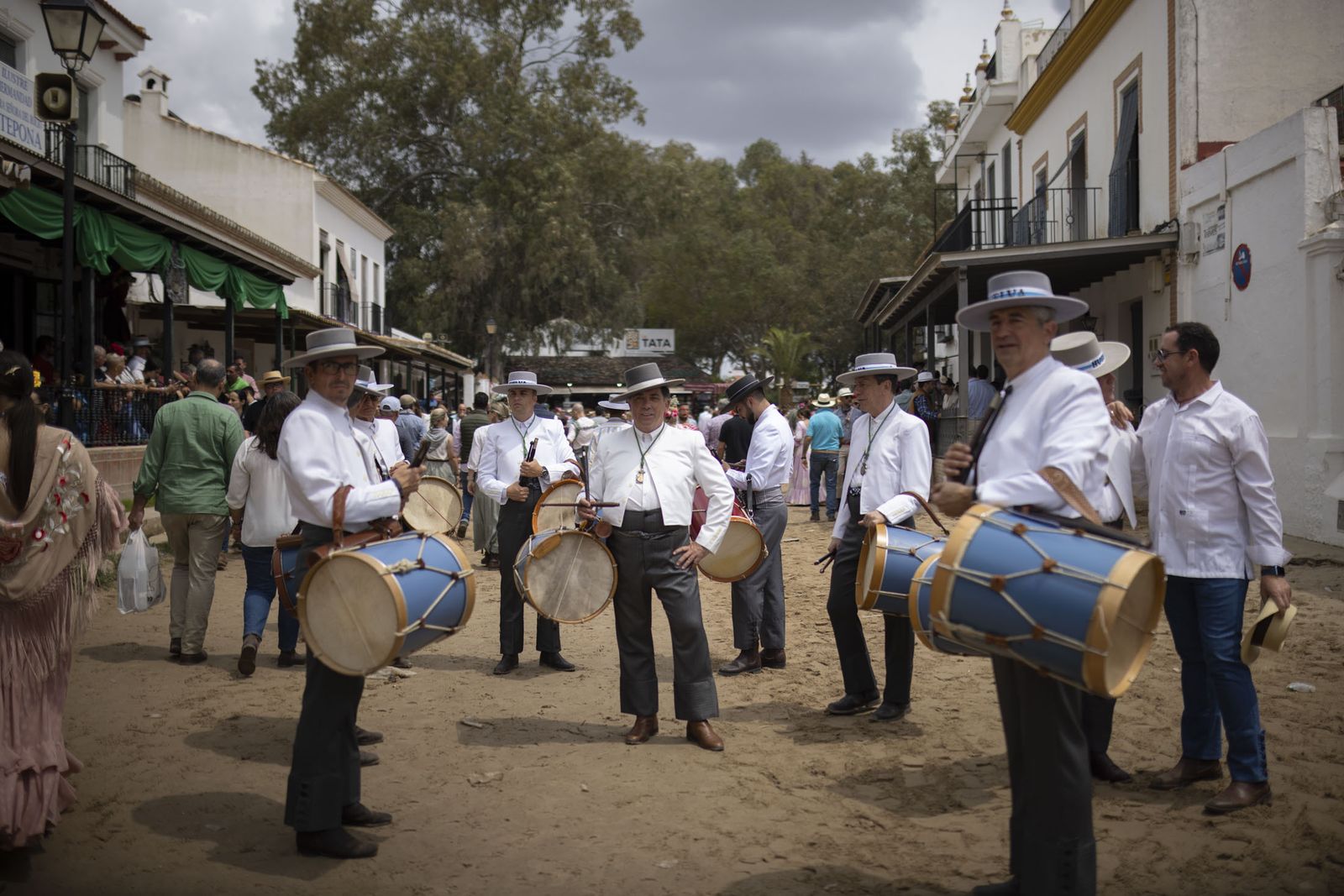 El Rocío 2023: Imágenes de ambiente en la aldea durante la presentación de las Hermandades