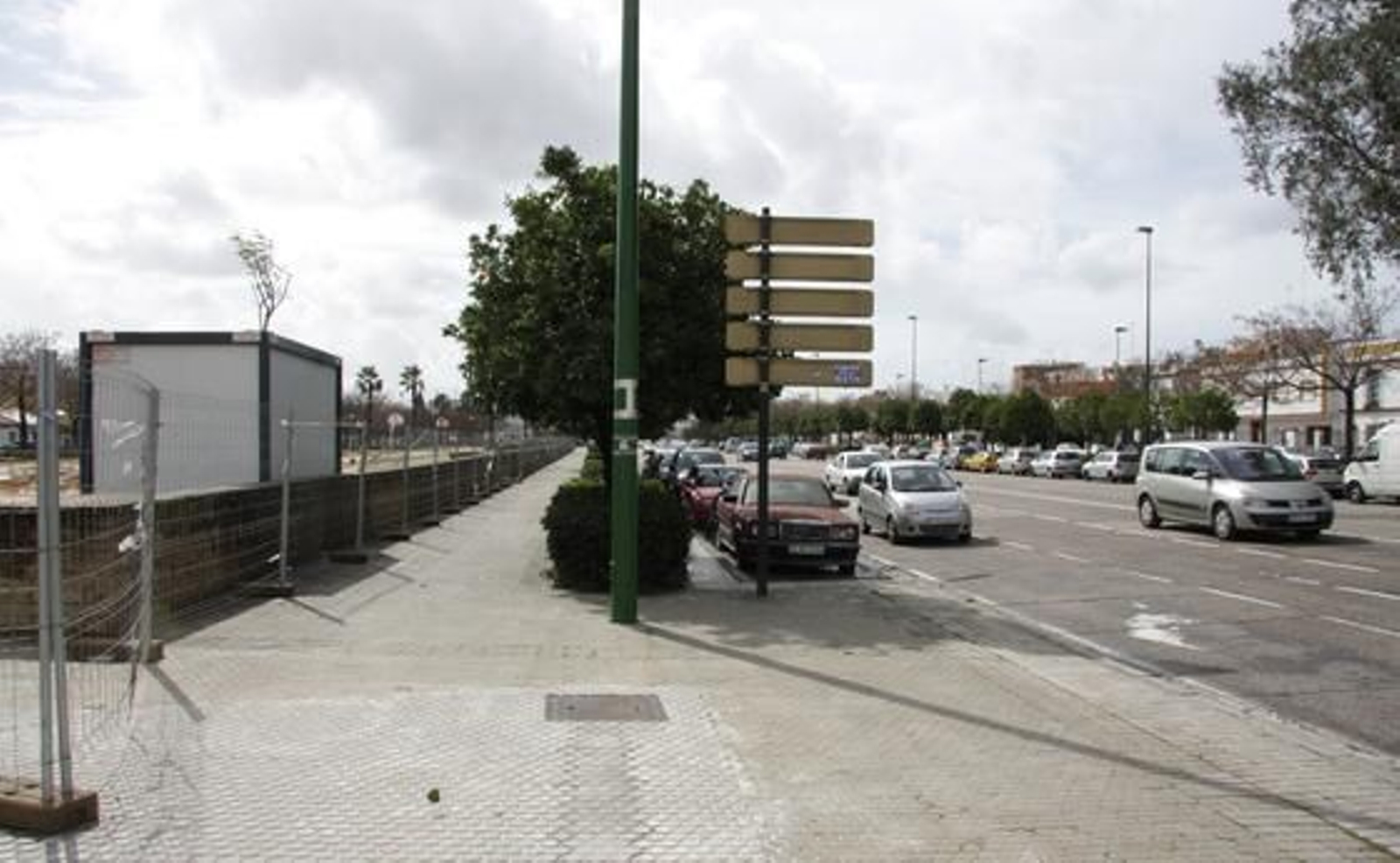 La Ronda del Tamarguillo no logra convertirse en un lugar de esparcimiento ciudadano.

Foto: Belén Vargas