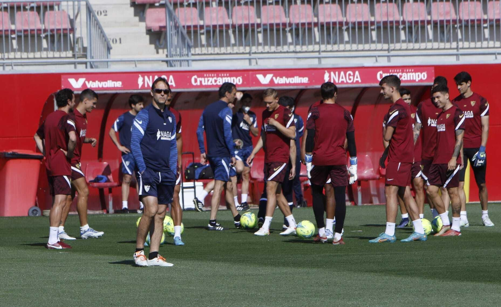 Lopetegui, ante sus futbolistas.