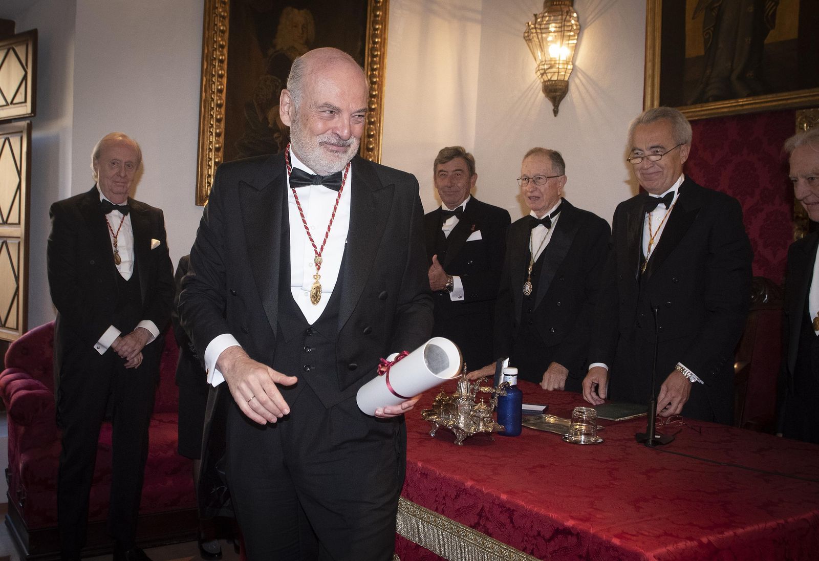 Sánchez Saus ingresa en Buenas Letras con un revelador discurso sobre la relación de los trastámara y el Alcázar de Sevilla.