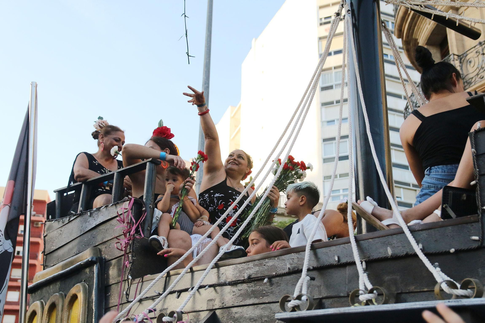 Las imágenes de la batalla de flores en la Feria de Almería 2023