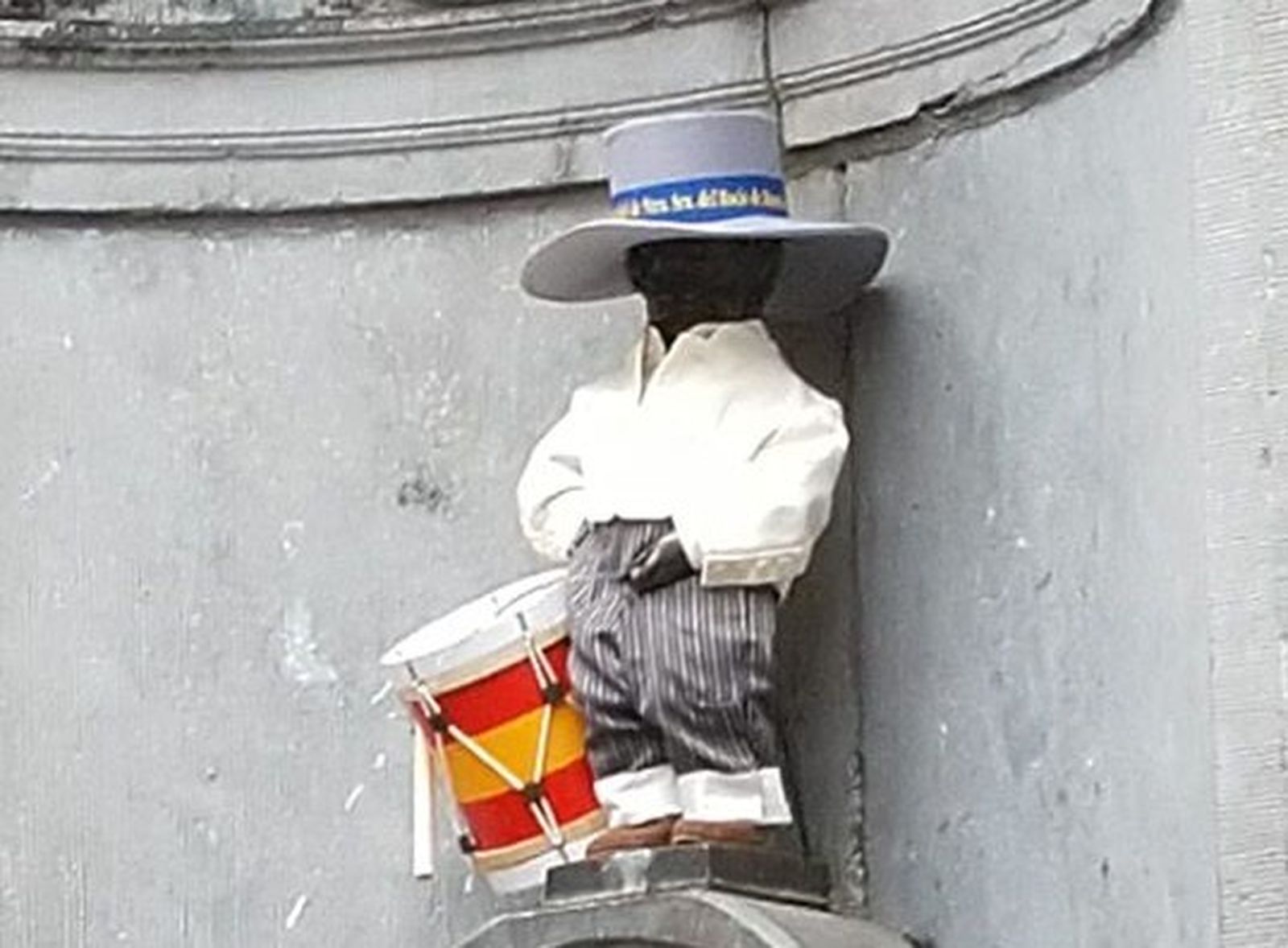 Manneken Pis vestido de rociero