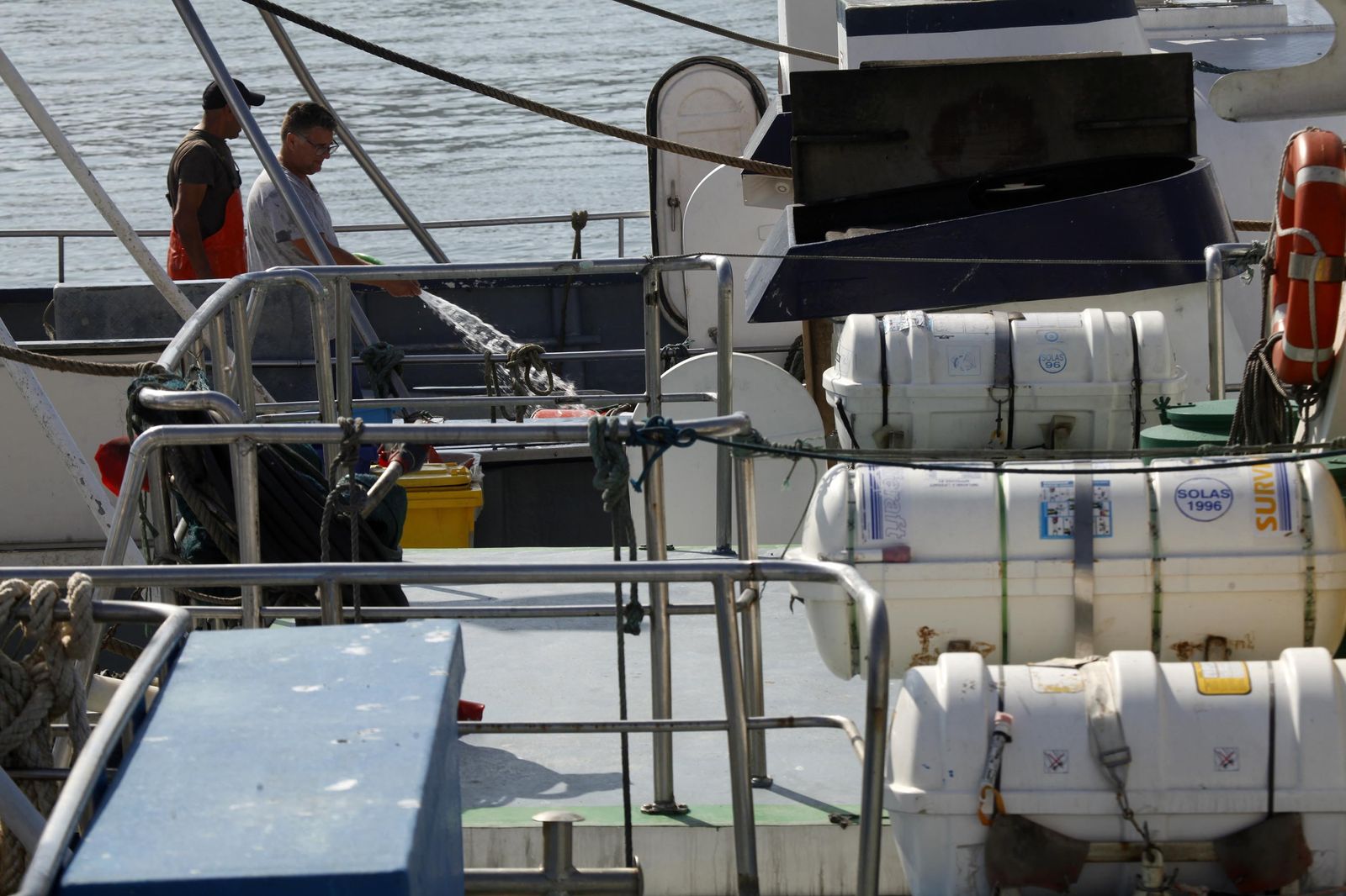Imágenes de la flota de arrastre de Huelva en parada biológica