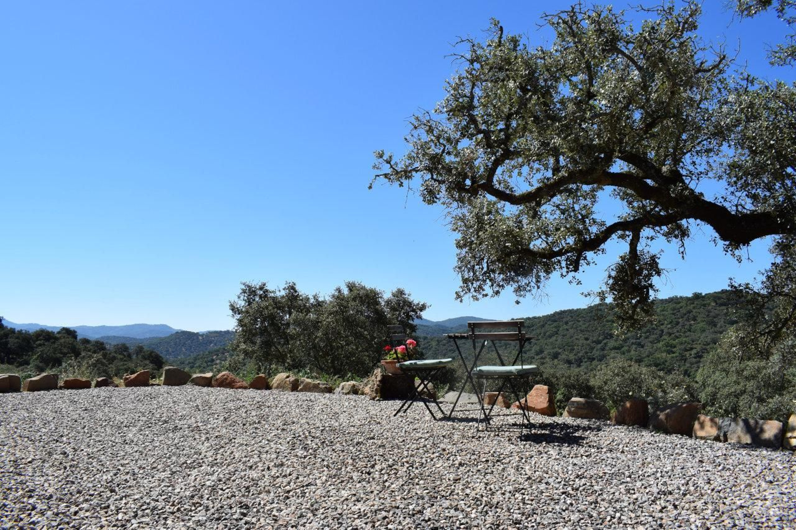 Desconectar en la Sierra de Huelva: así es la casa autosuficiente en la que relajarse en la naturaleza