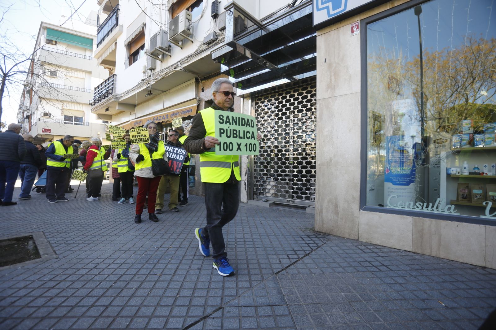 La nueva protesta del colectivo Yayoflautas de Córdoba, en imágenes