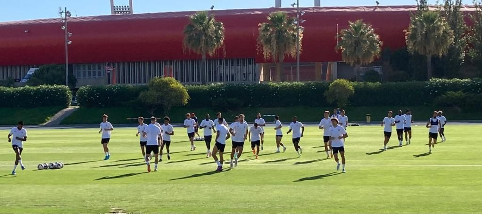 Los jugadores ya han utilizado las nuevas indumentarias de entrenamiento en la sesión de esta mañana
