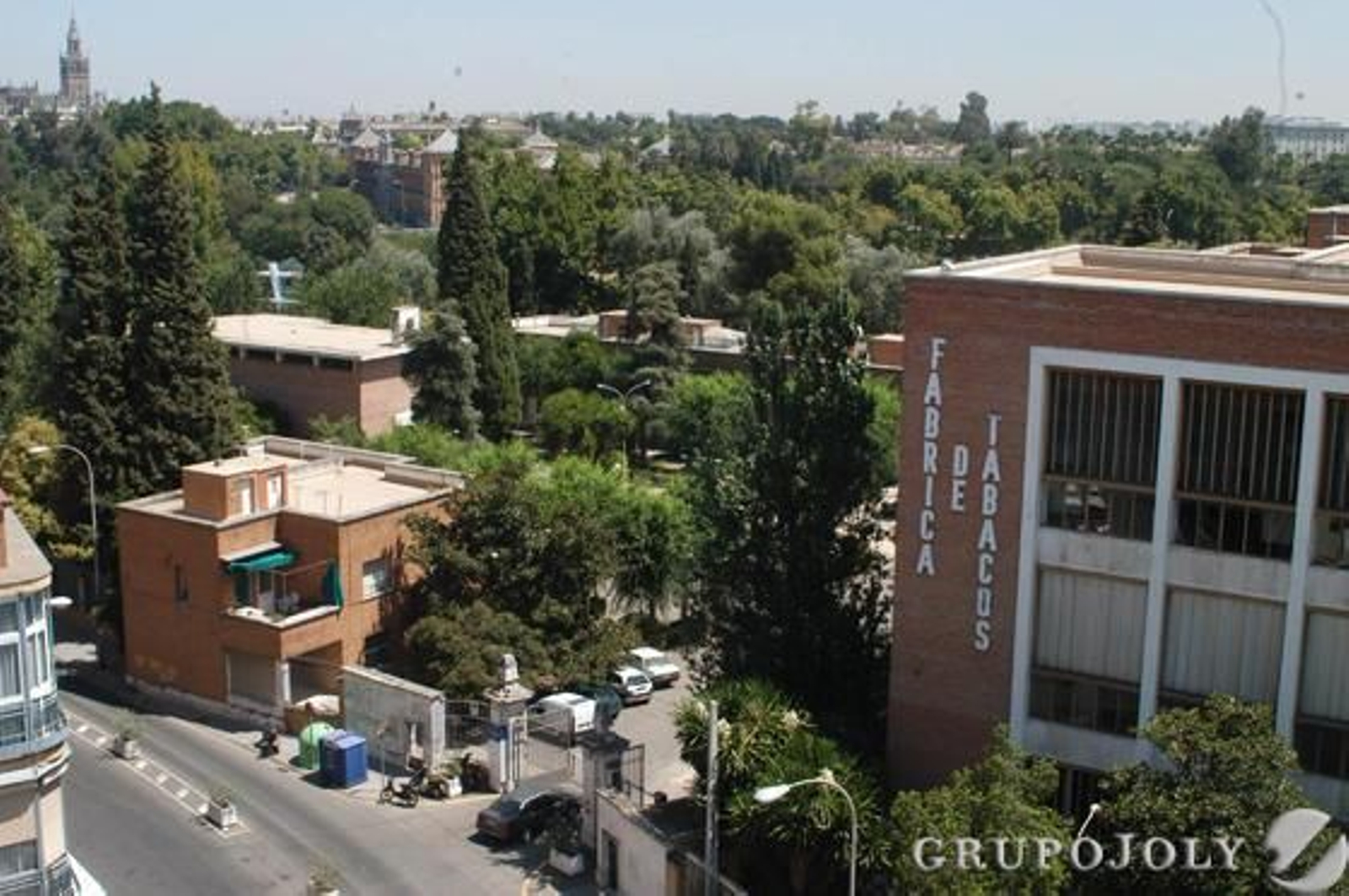 Fábrica de Tabacos de Altadis, en Los Remedios.

Foto: Diario de Sevilla