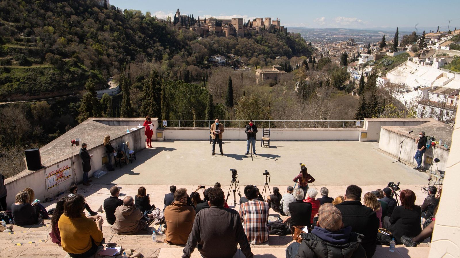 Medio centenar de autores recitaron durante el Día Mundial de la Poesía