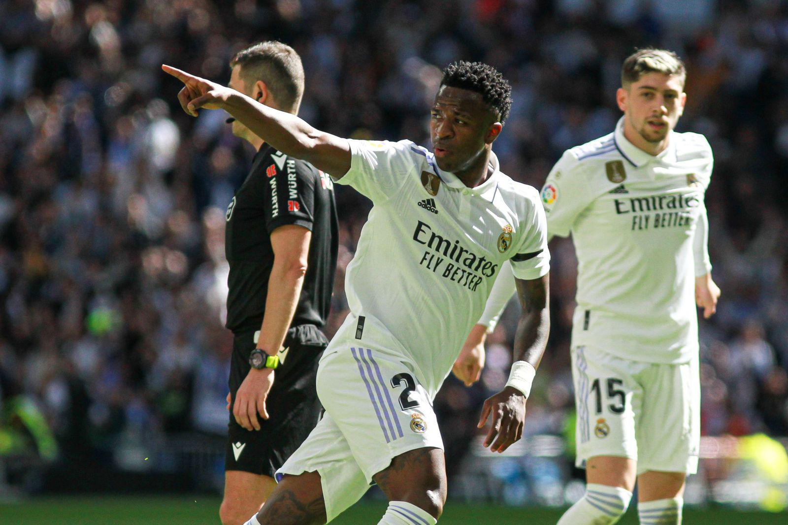 Vinicius celebra el tanto del empate del Madrid.