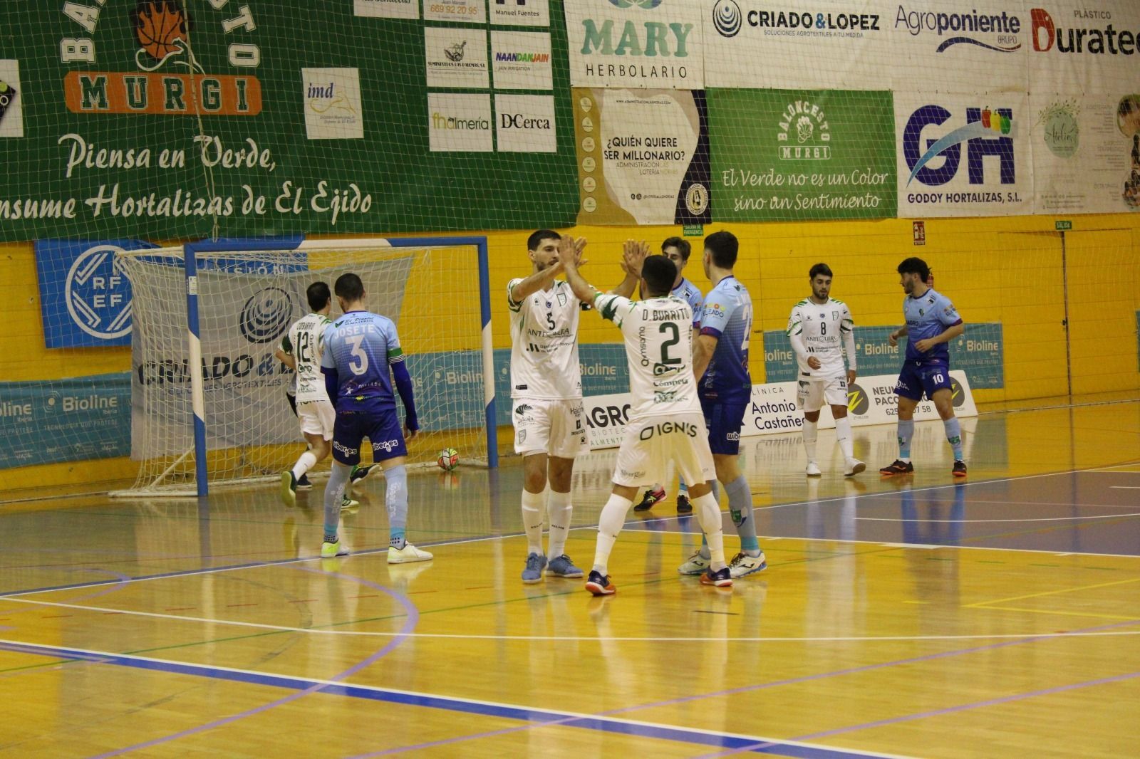 El UMA Antequera celebra.