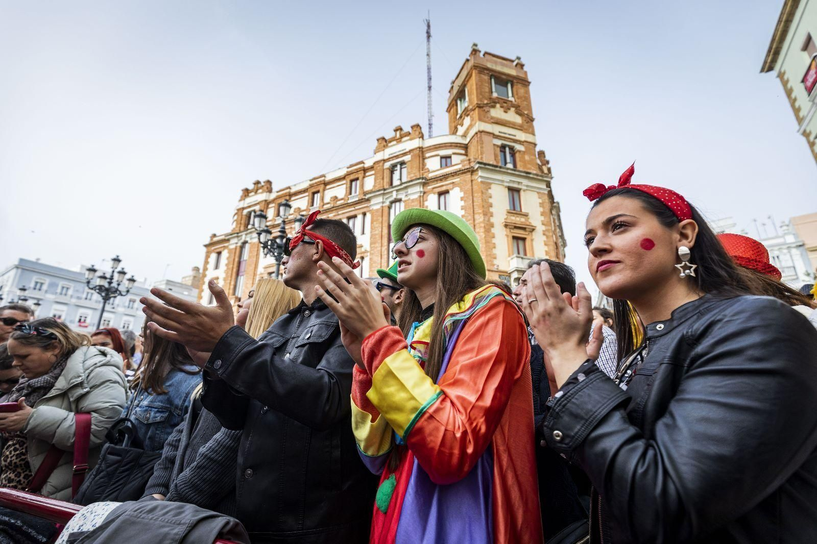 Carnaval de Cádiz 2023: Un sábado de batalla de coplas, en imágenes