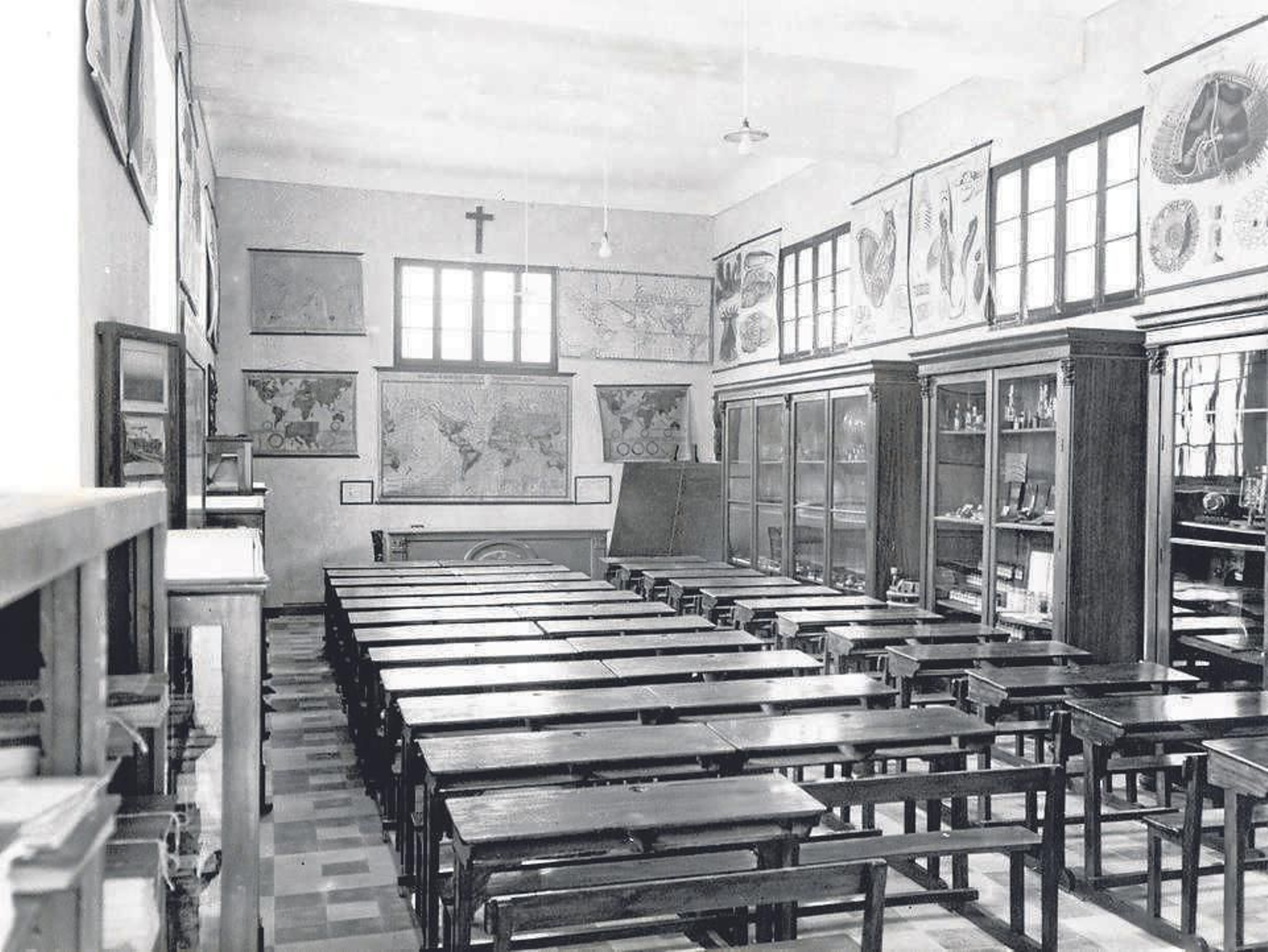 Aula de ciencias naturales del Escuela de Comercio.