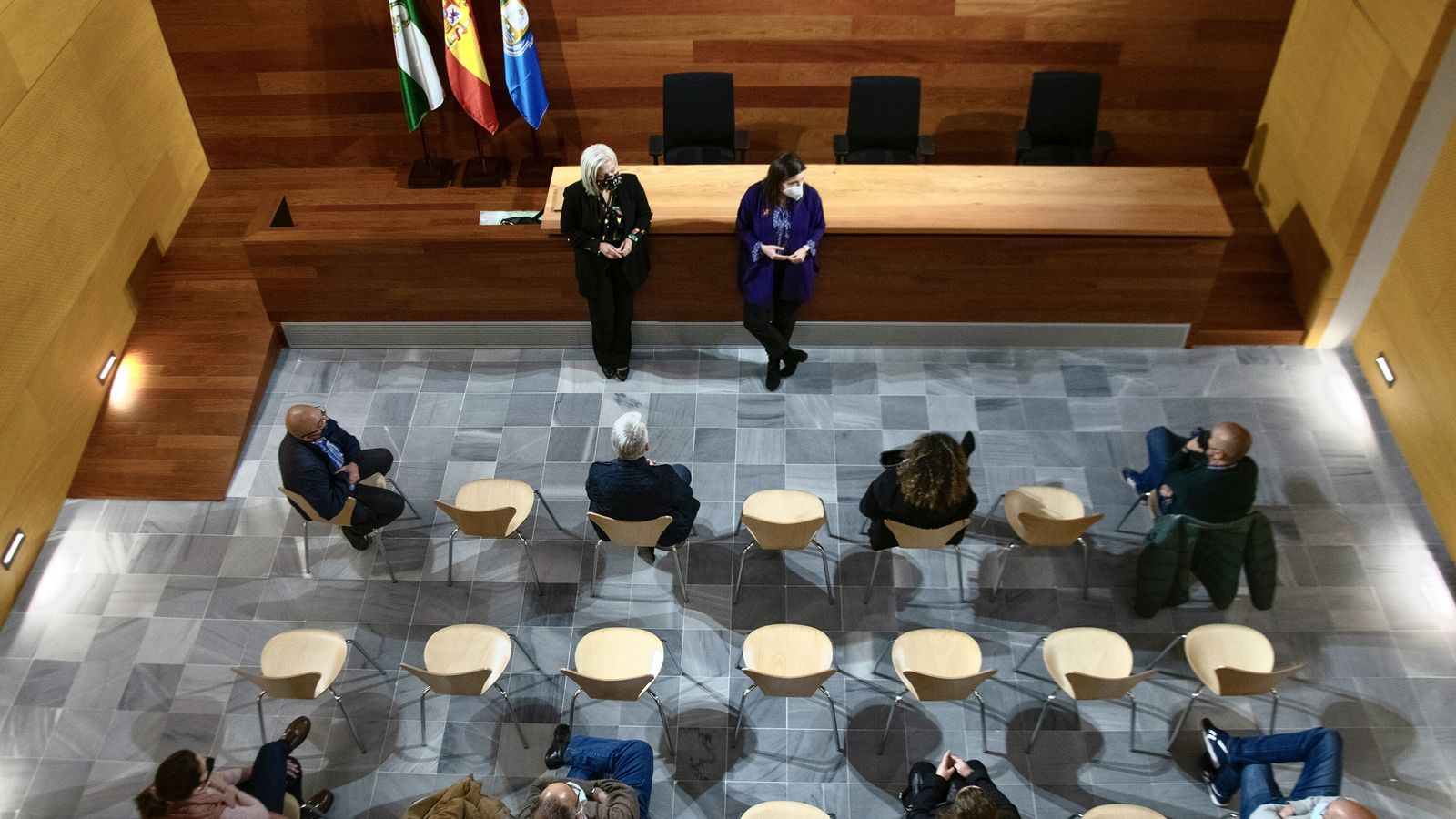 Reunión de la alcaldesa, Patricia Cavada, con profesores de la Escuela San José.