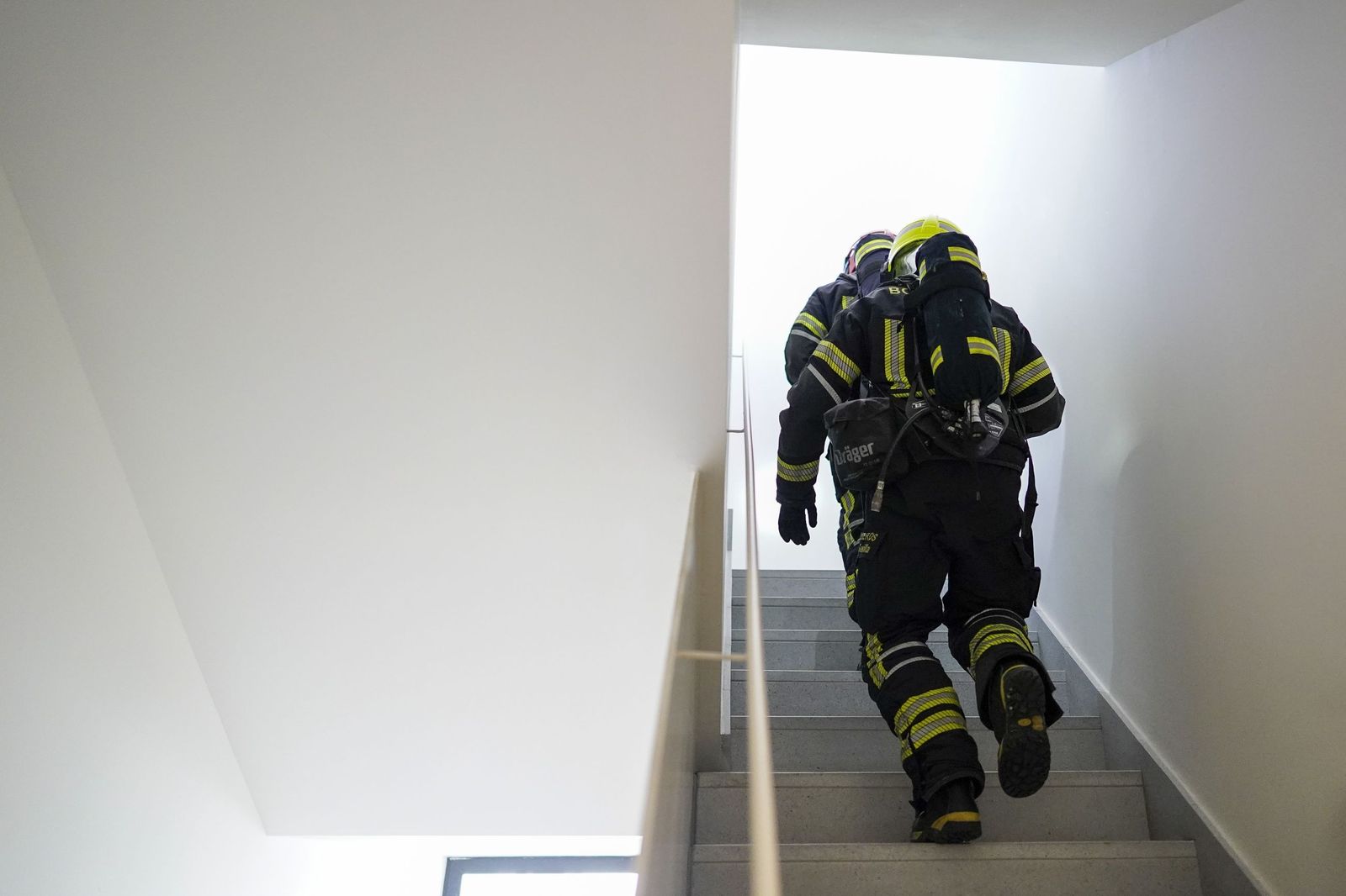 El simulacro de incendio organizado por el Servicio de Extinción de Incendios de los Bomberos, en imágenes
