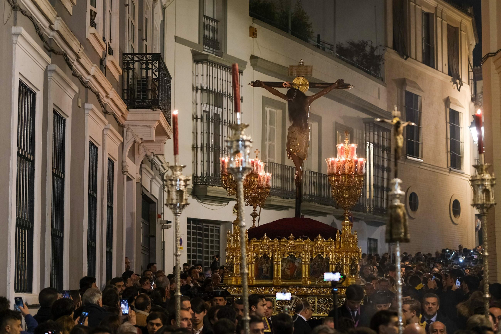 Imágenes de la procesión extraordinaria de regreso del Cristo de San Agustín a San Roque