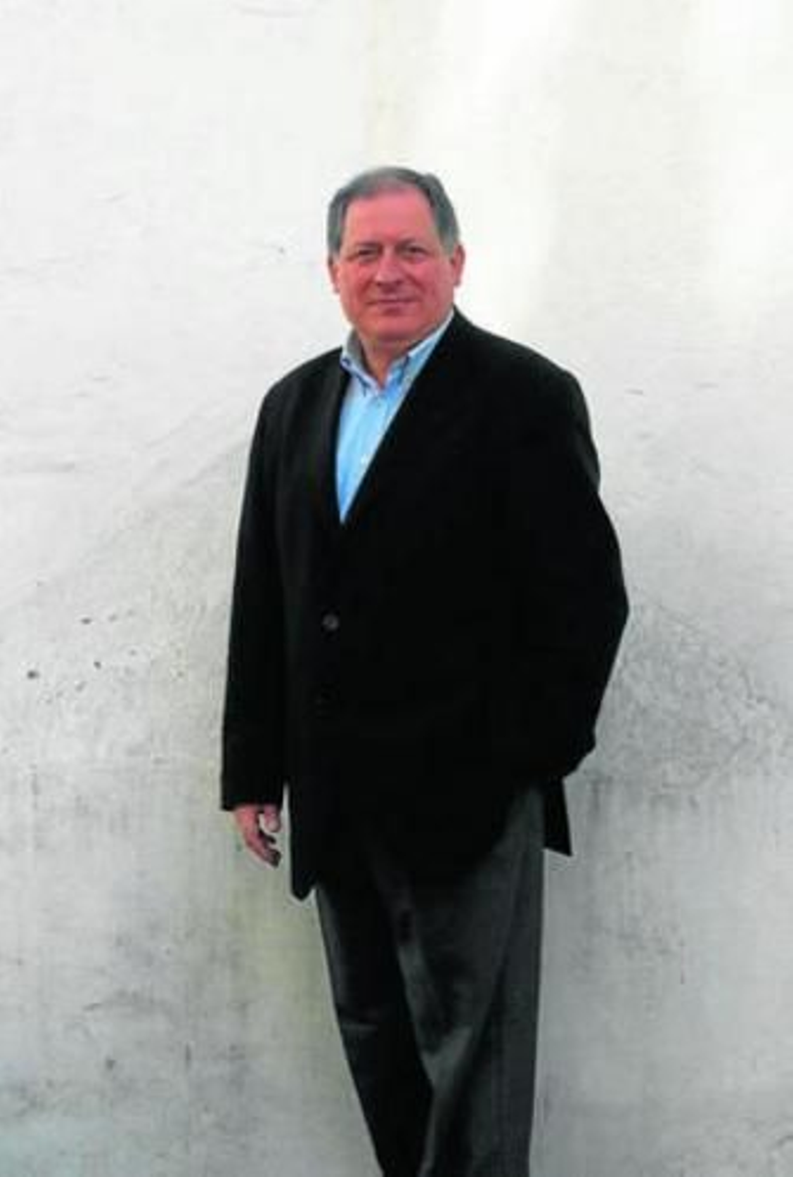 Felipe Alcaraz regresa a la poesía.