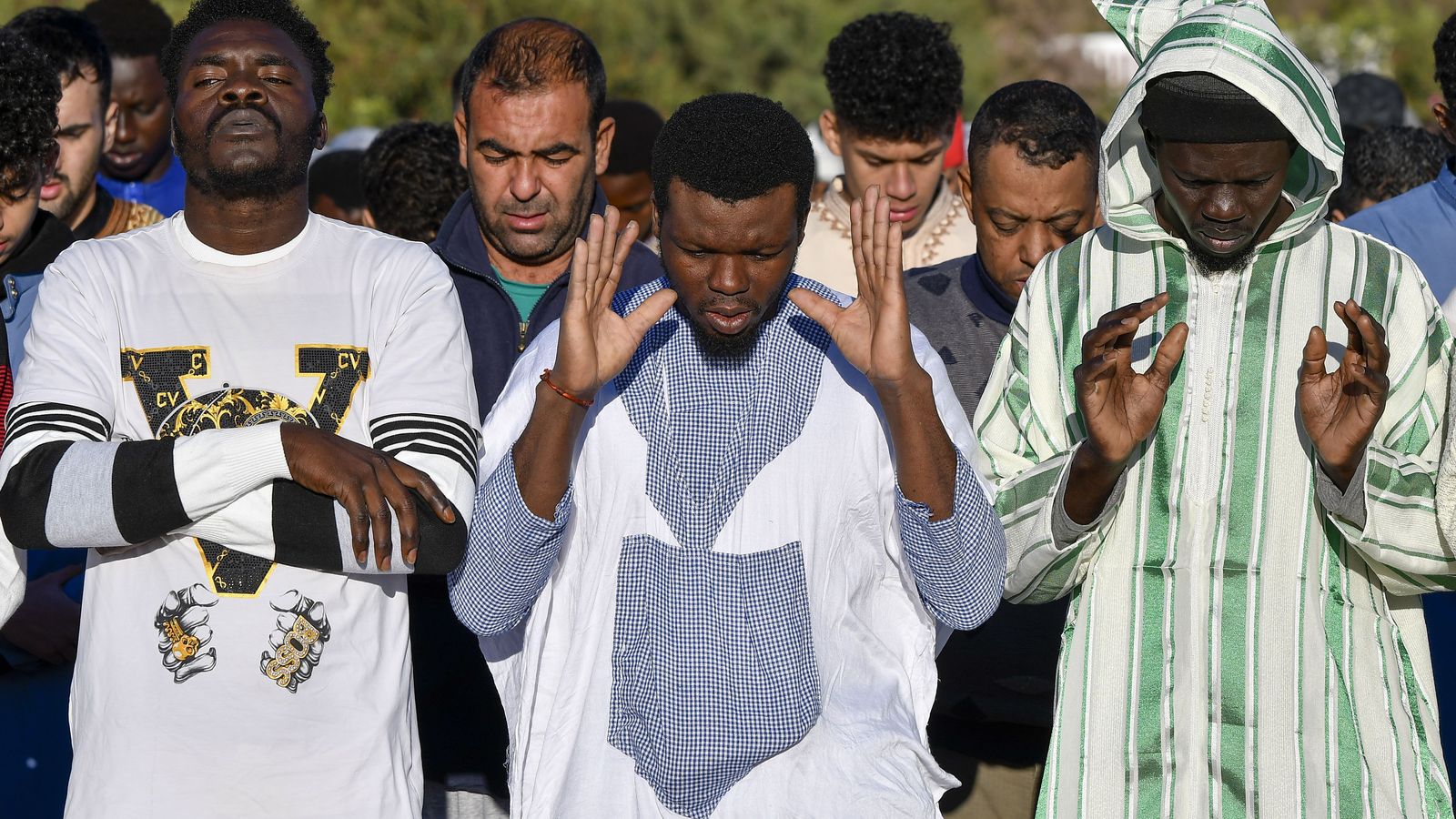 Los rezos han comenzado alrededor de las ocho de la mañana.