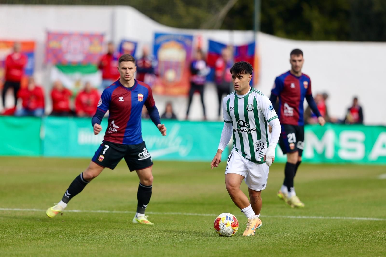 El Juventud de Torremolinos, en inferioridad, rescata un punto ante el Eldense (1-1)