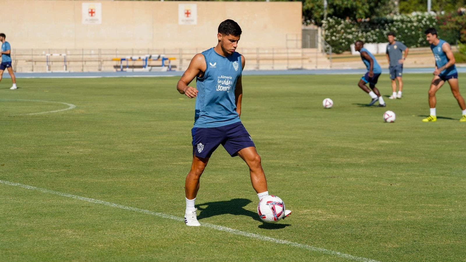 Lucas Robertone se ejercita con el grupo en el Anexo.