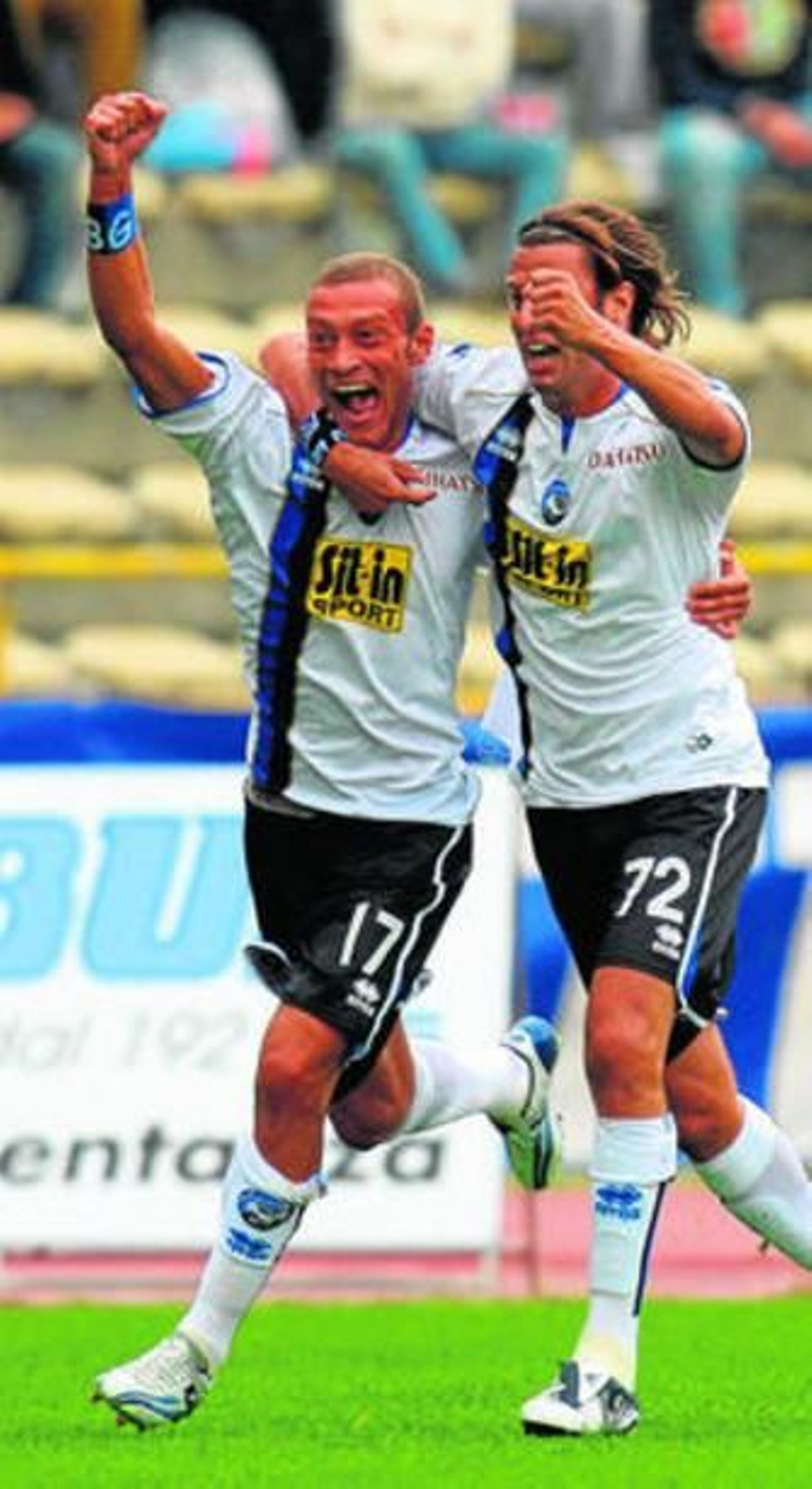 Guarente celebra un gol en el Atalanta junto a Doni.