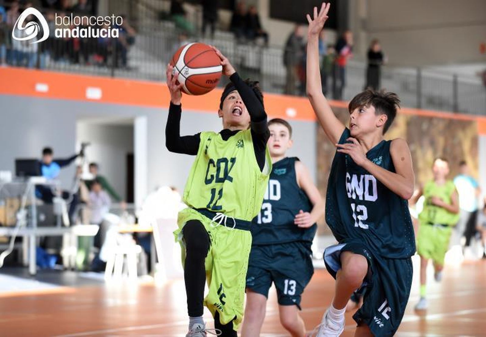 Un lance del Andalucía-Granada, último partido de la fase de grupos