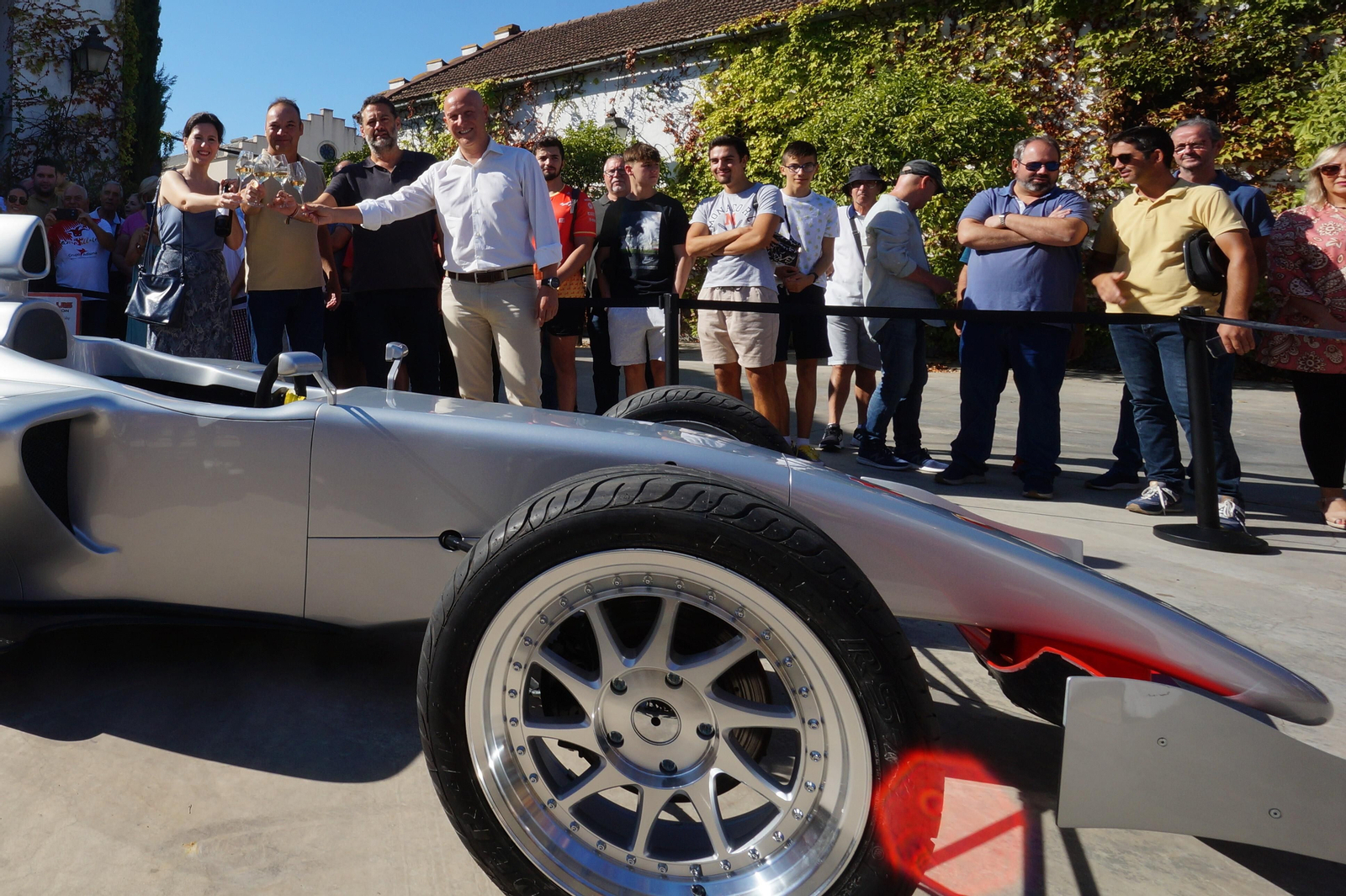 La presentación en sociedad del Fórmula 1 construido por un agricultor de Montilla, en imágenes