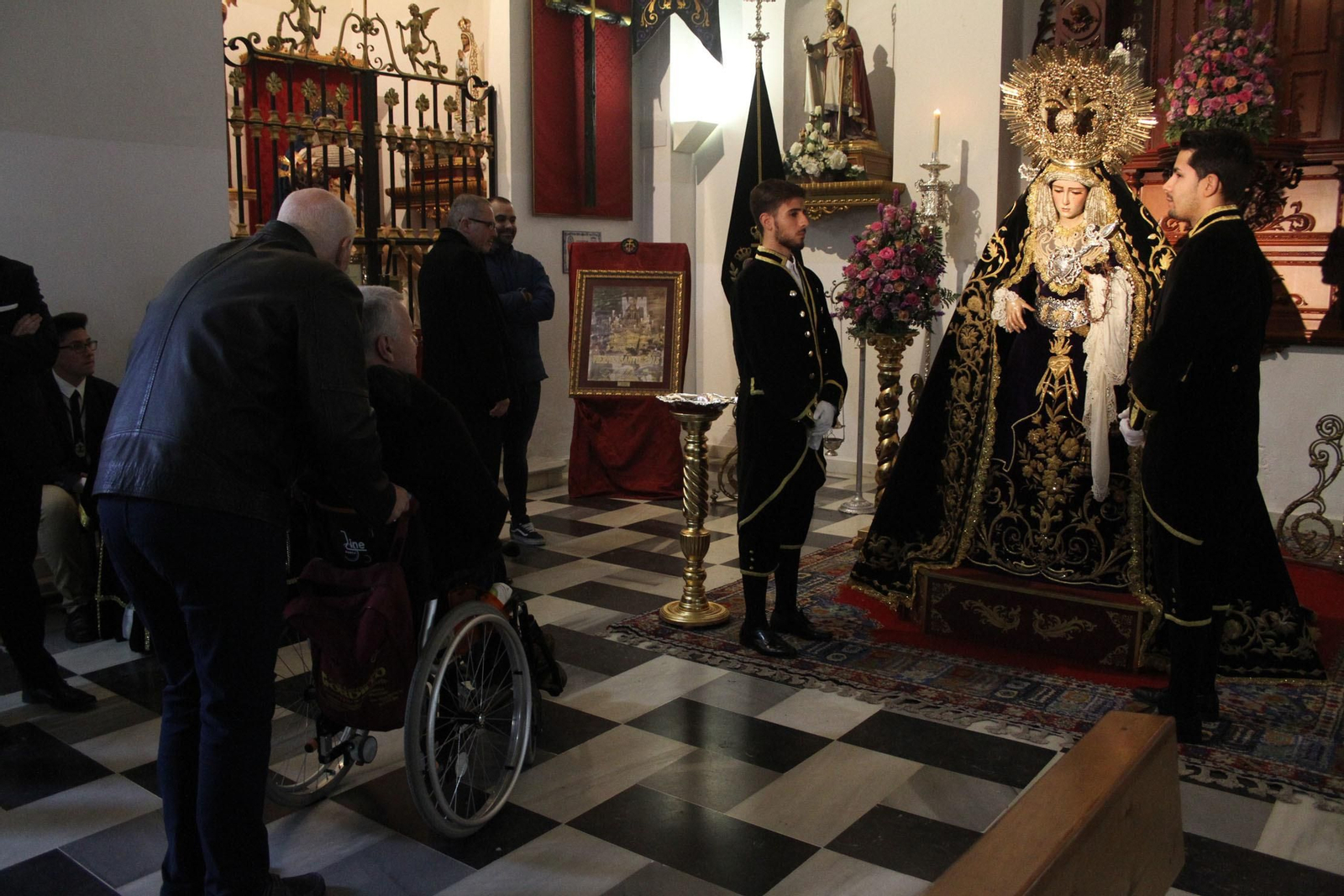 Imágenes del besamanos de La Virgen de la Soledad en la Concepción