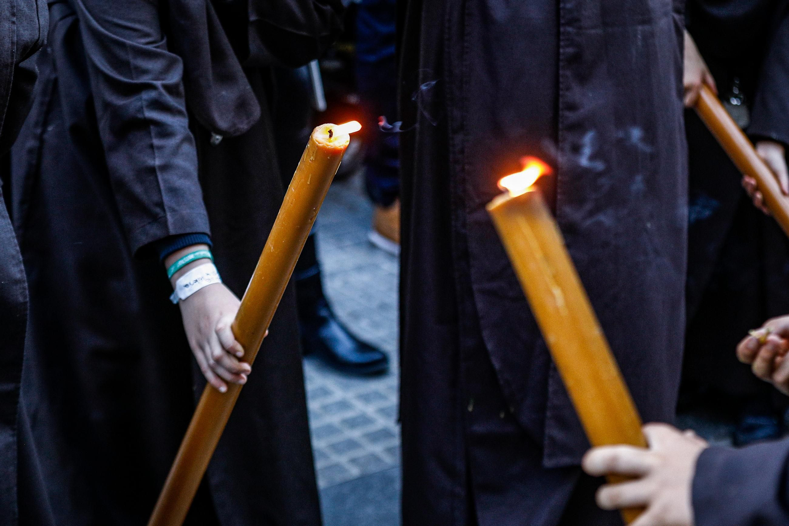 Imágenes de la salida de Santo Entierro en la Semana Santa de San Fernando 2025