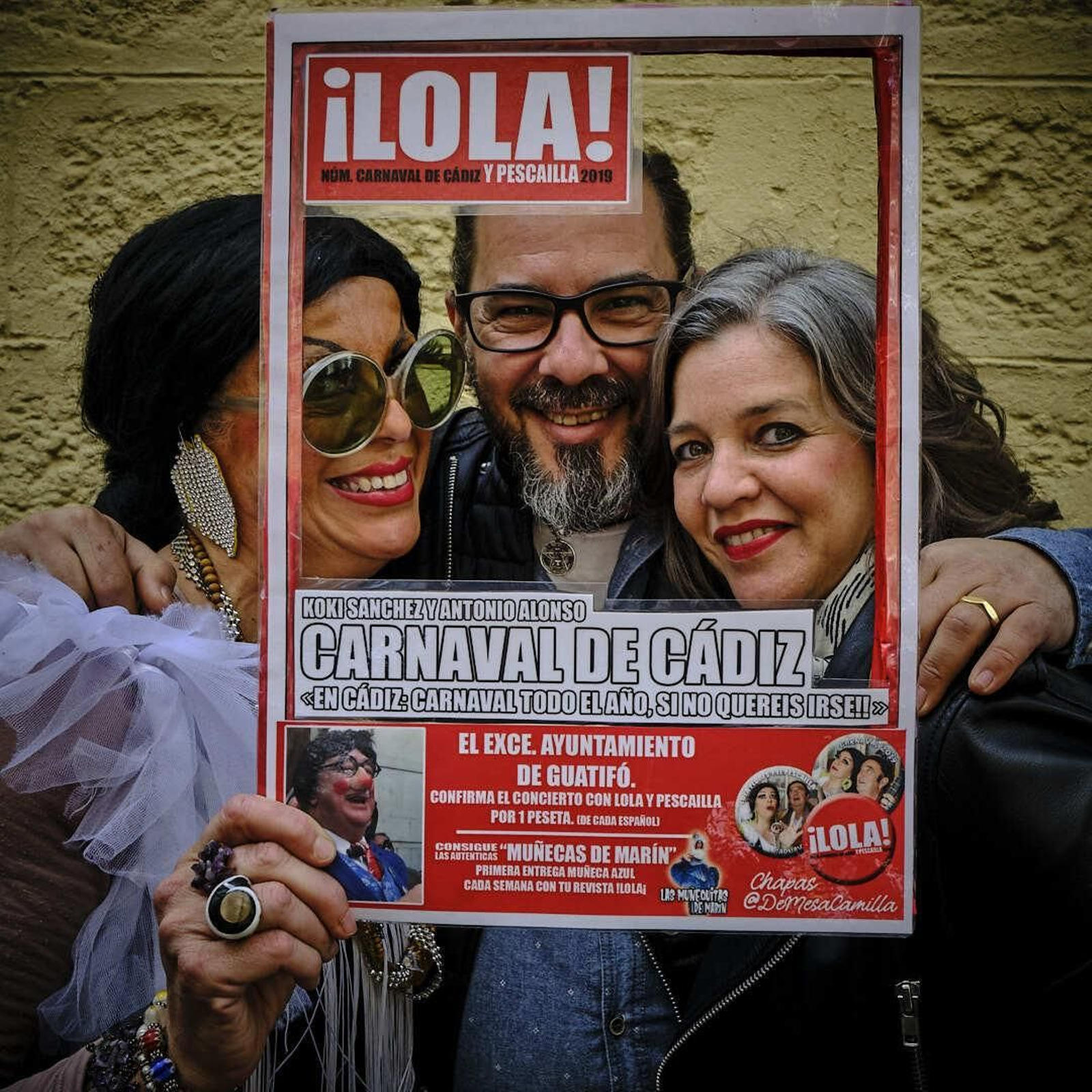 Koki, ataviada de LolaFlores y sin El Pescailla, en la calle Circo.