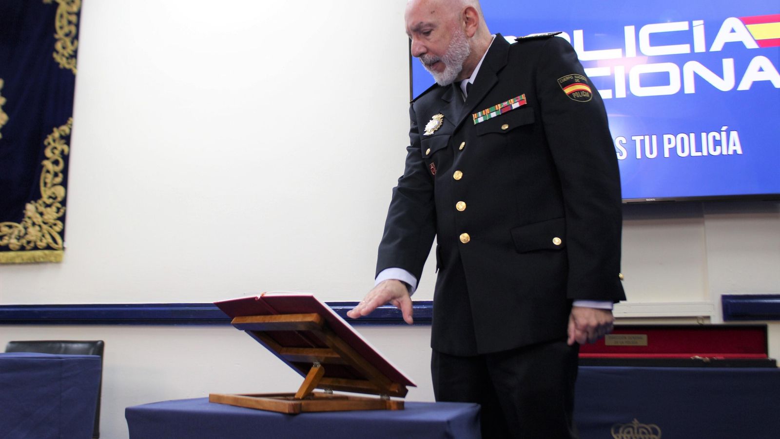El nuevo comisario de Marbella, José Manuel Rando, en la jura del cargo.