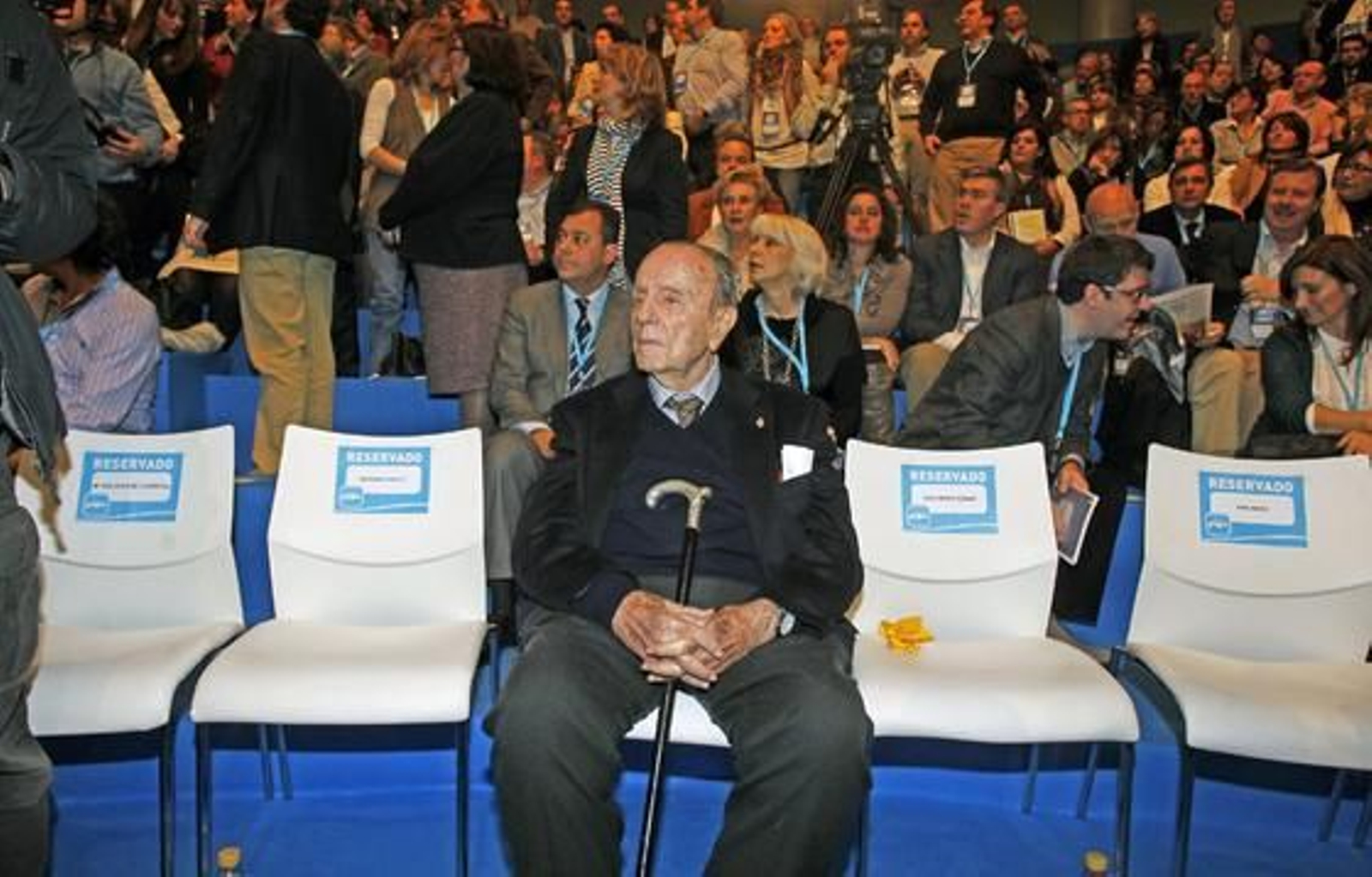 Manuel Fraga, fundador del Partido Popular, durante la inauguración de la Convención del PP celebrada en Sevilla.

Foto: Antonio Pizarro
