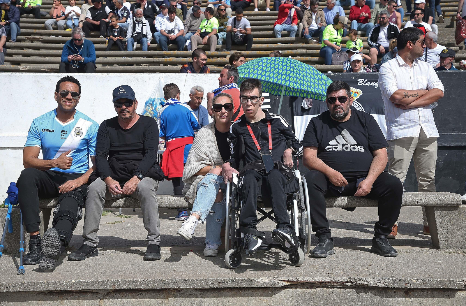 Fotos de la afición durante el Balona - Talavera en el estadio municipal de La Línea