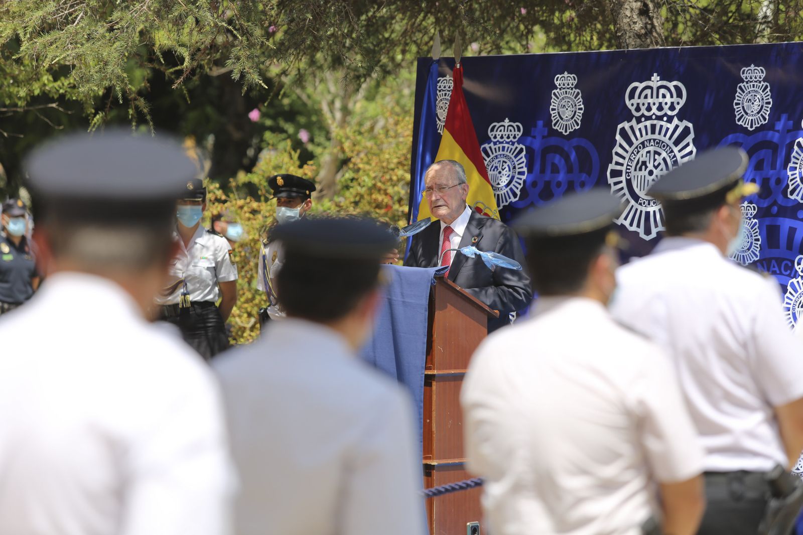 Fotos de la escultura que rinde homenaje a los policías fallecidos en Málaga