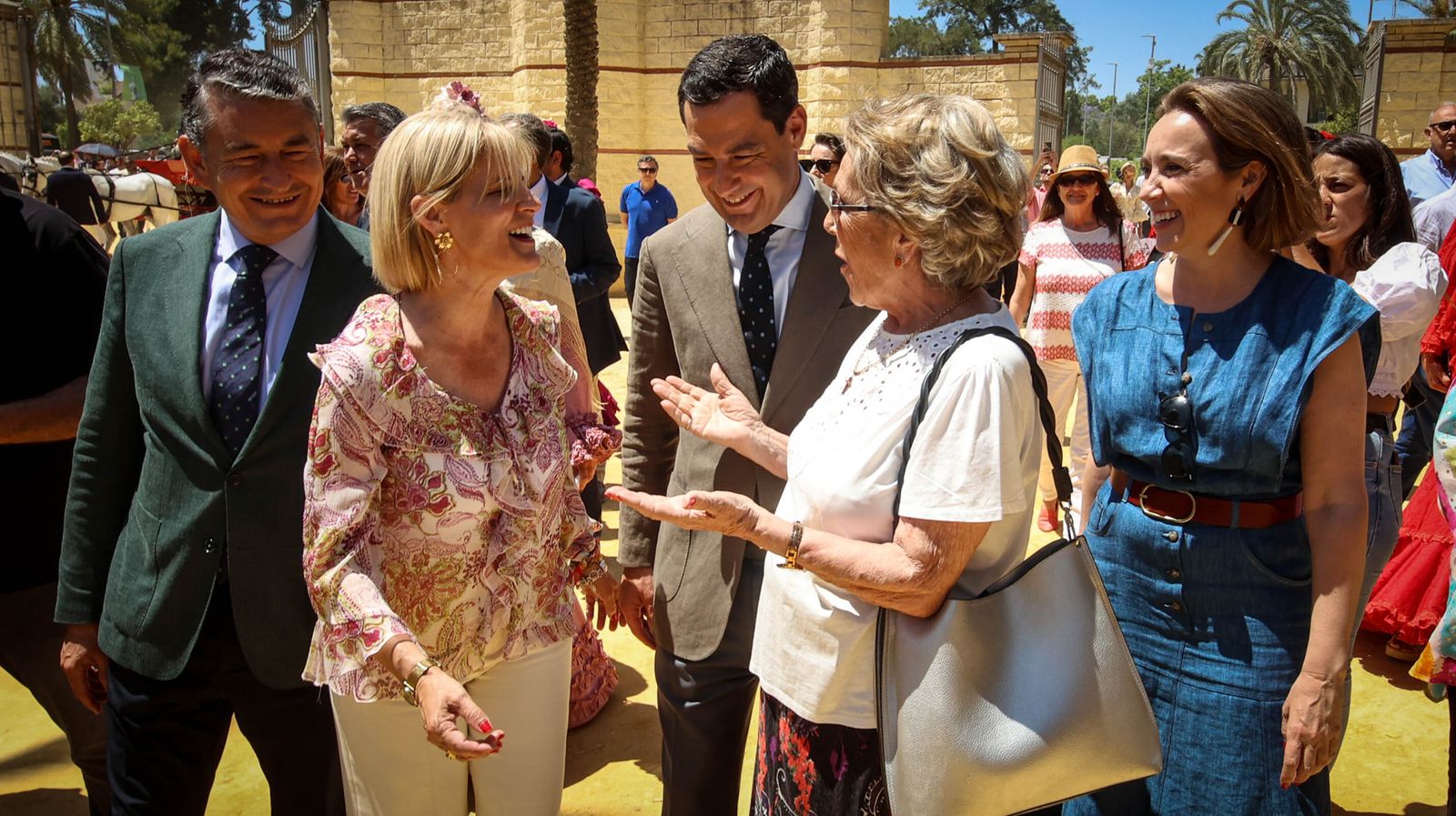 Juanma Moreno se pasea por la feria de Jerez 2023